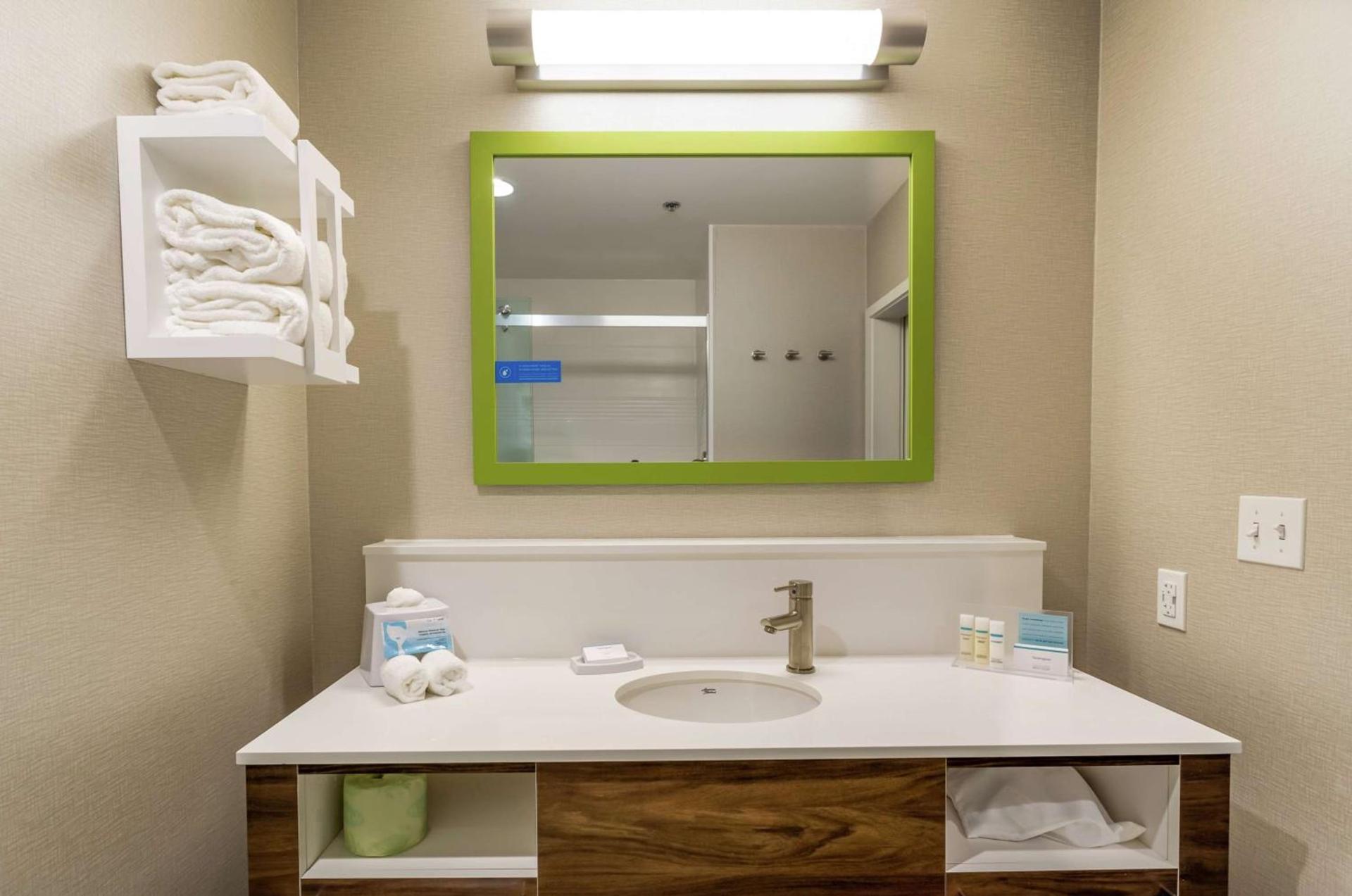 Hampton Inn Madison, OH photo 42