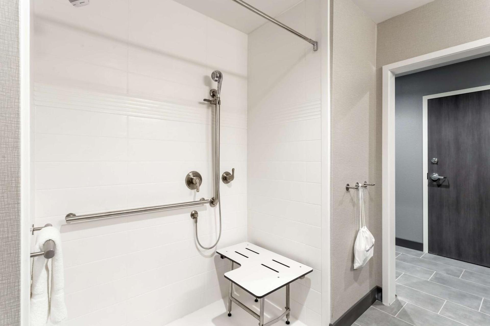 Hampton Inn Madison, OH photo 44