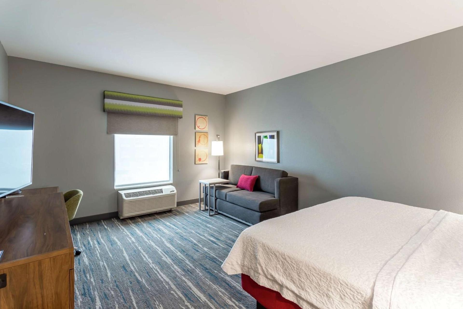 Hampton Inn Madison, OH photo 48