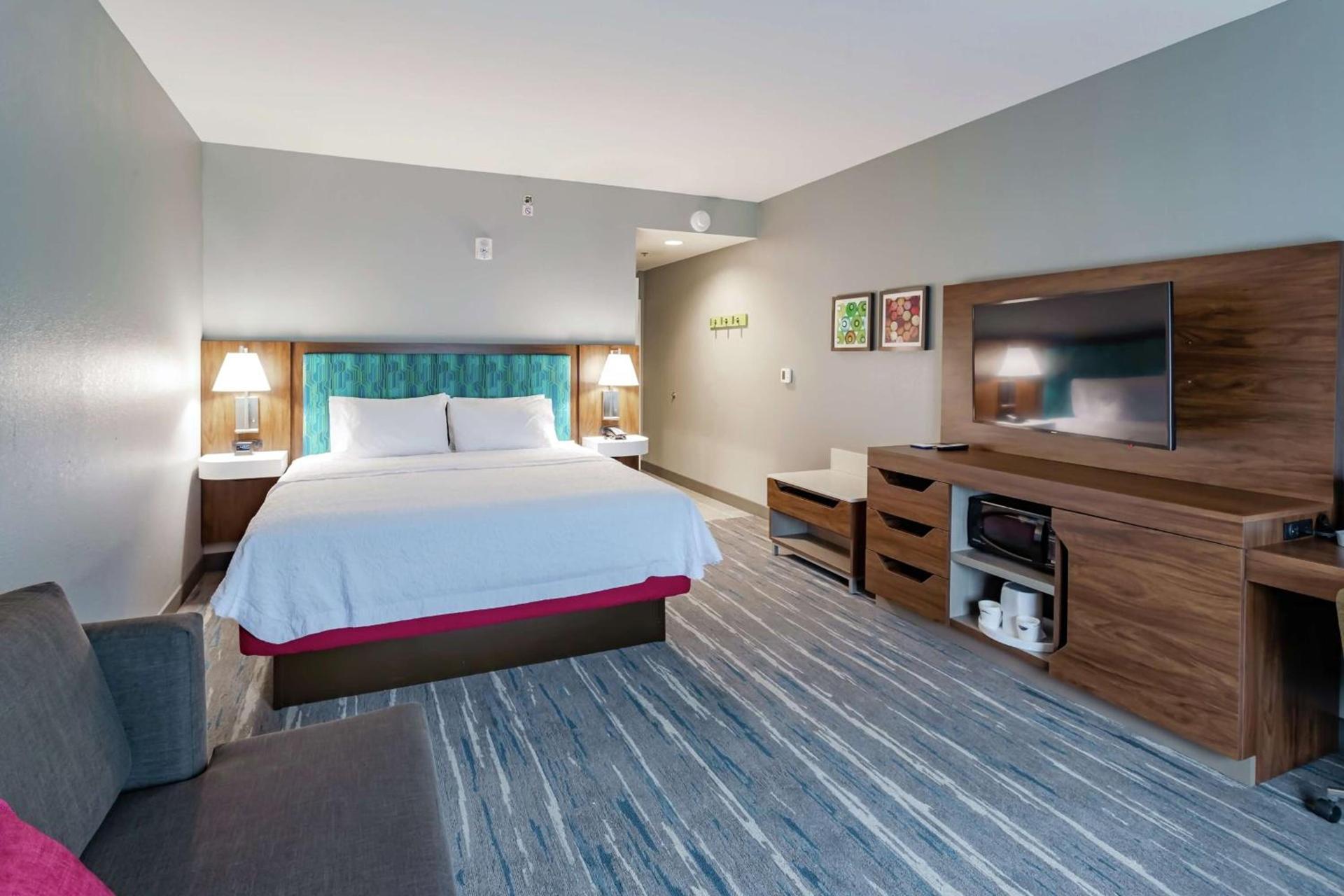 Hampton Inn Madison, OH photo 49
