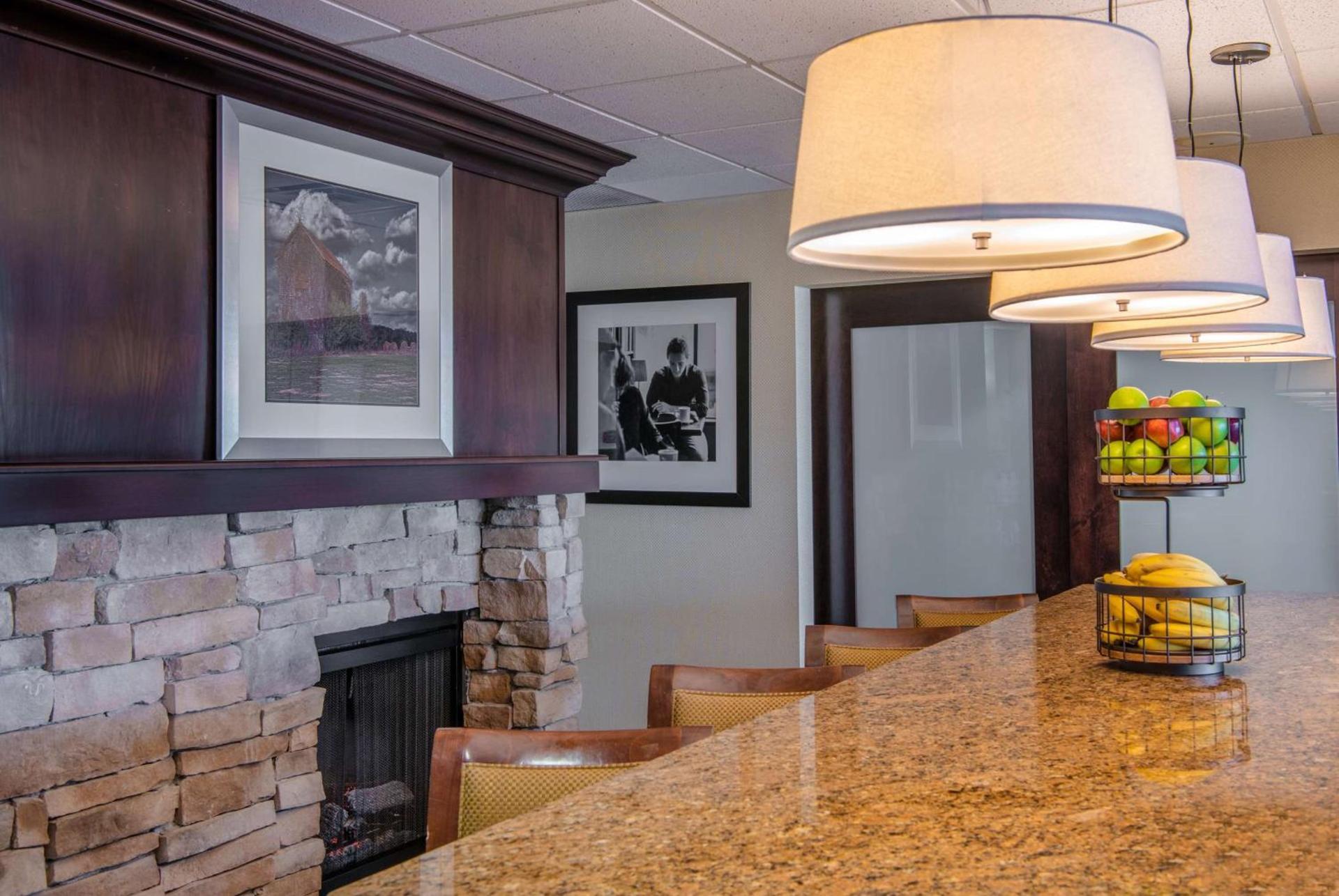 Hampton Inn Cleveland-Solon photo 12