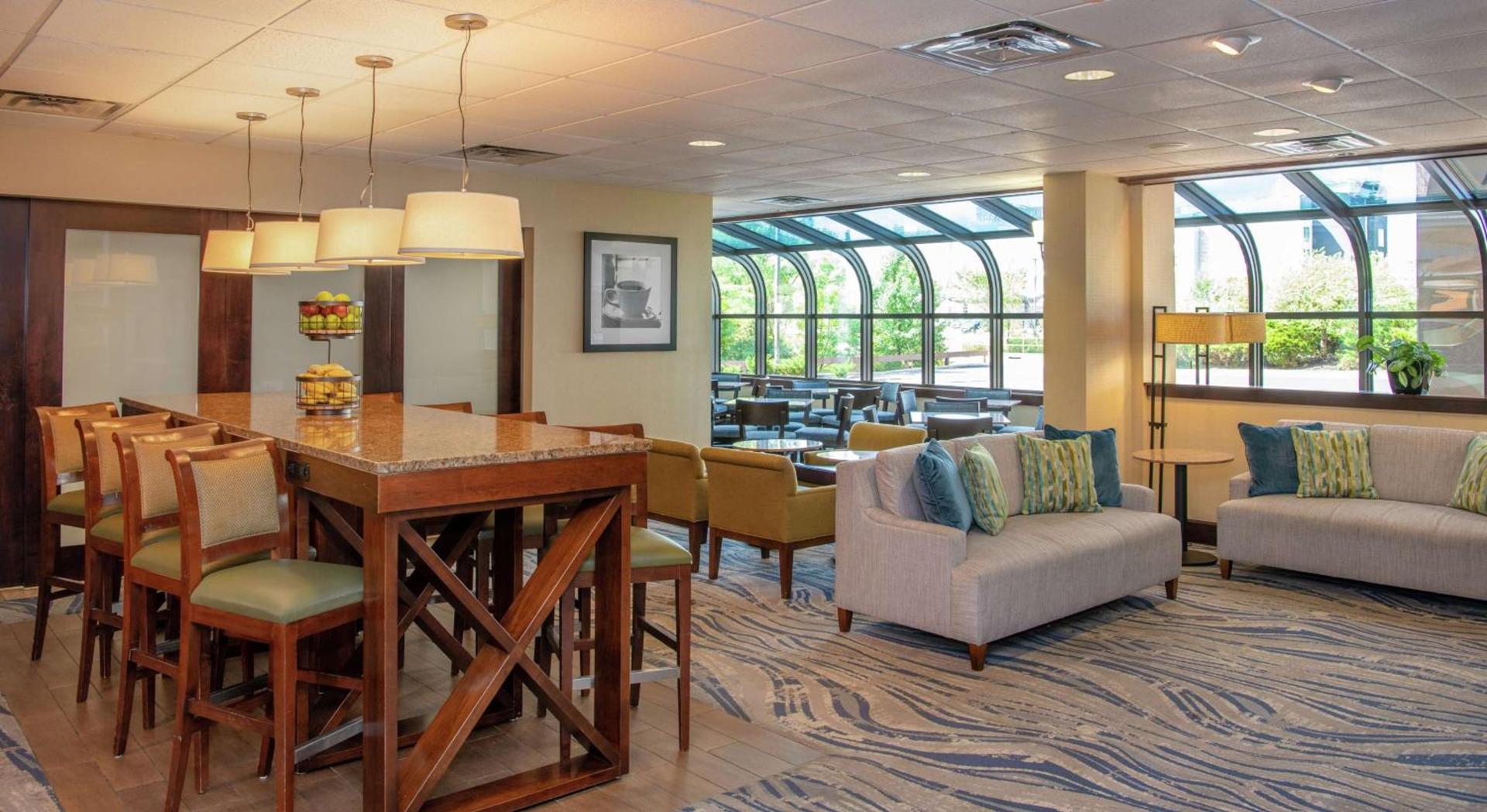 Hampton Inn Cleveland-Solon photo 13