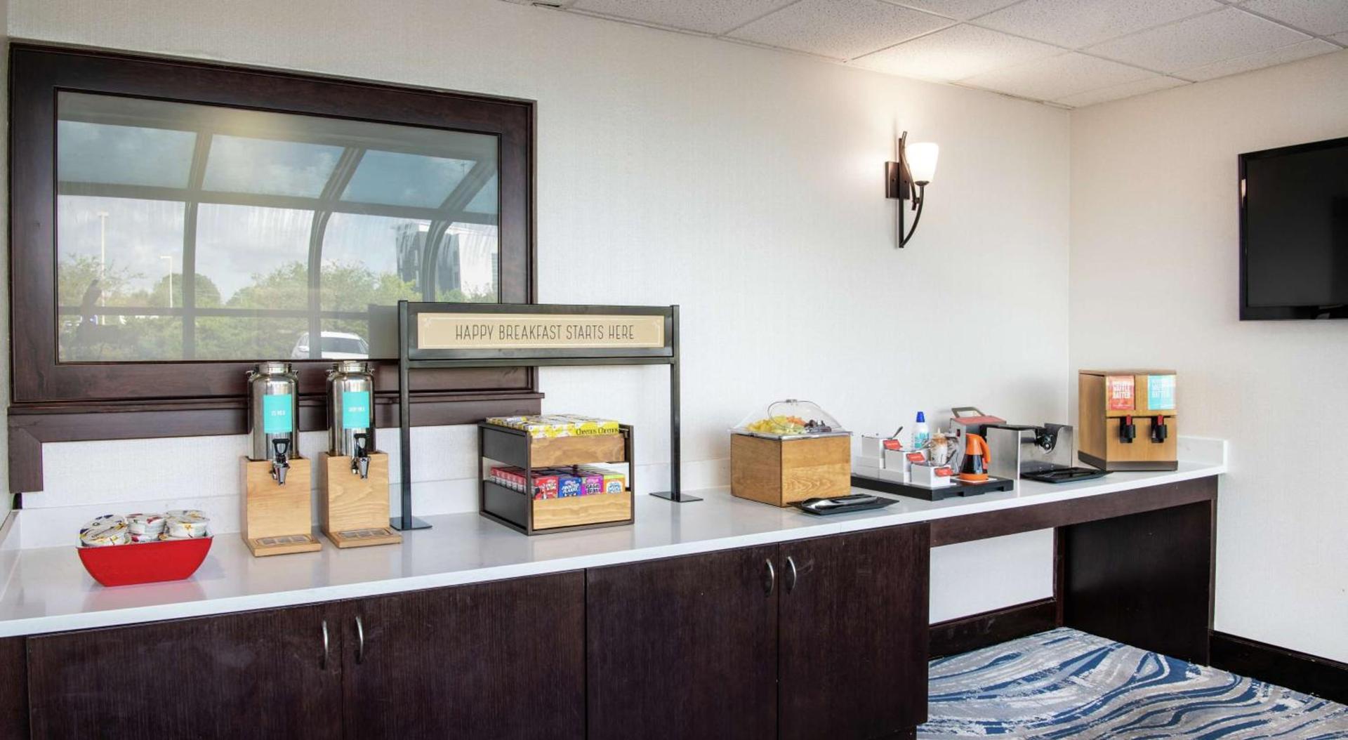Hampton Inn Cleveland-Solon photo 14