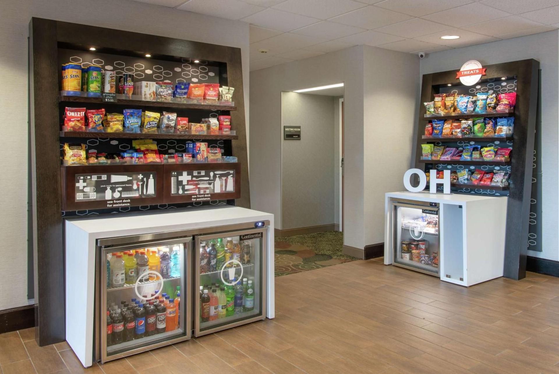 Hampton Inn Cleveland-Solon photo 17