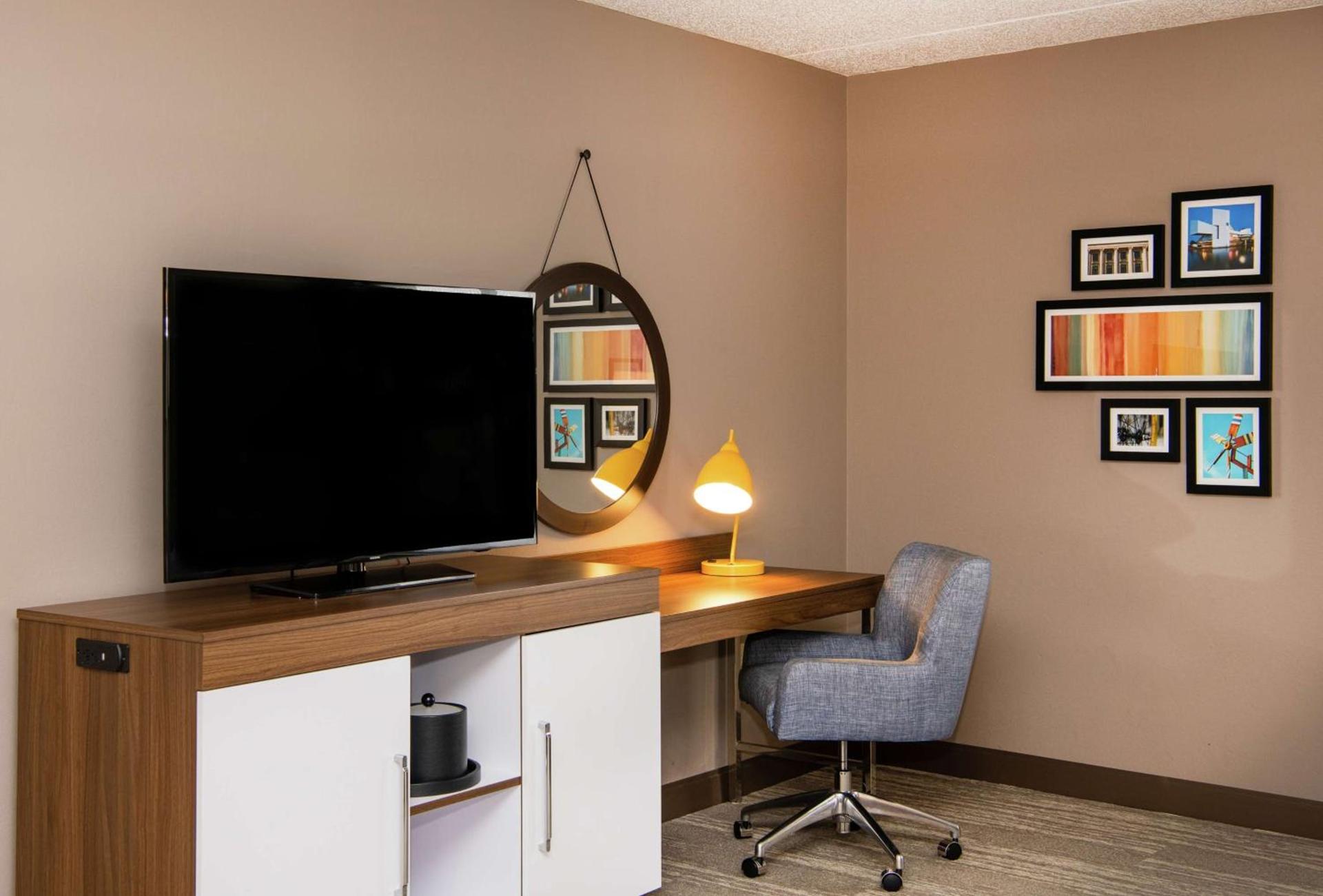 Hampton Inn Cleveland-Solon photo 26