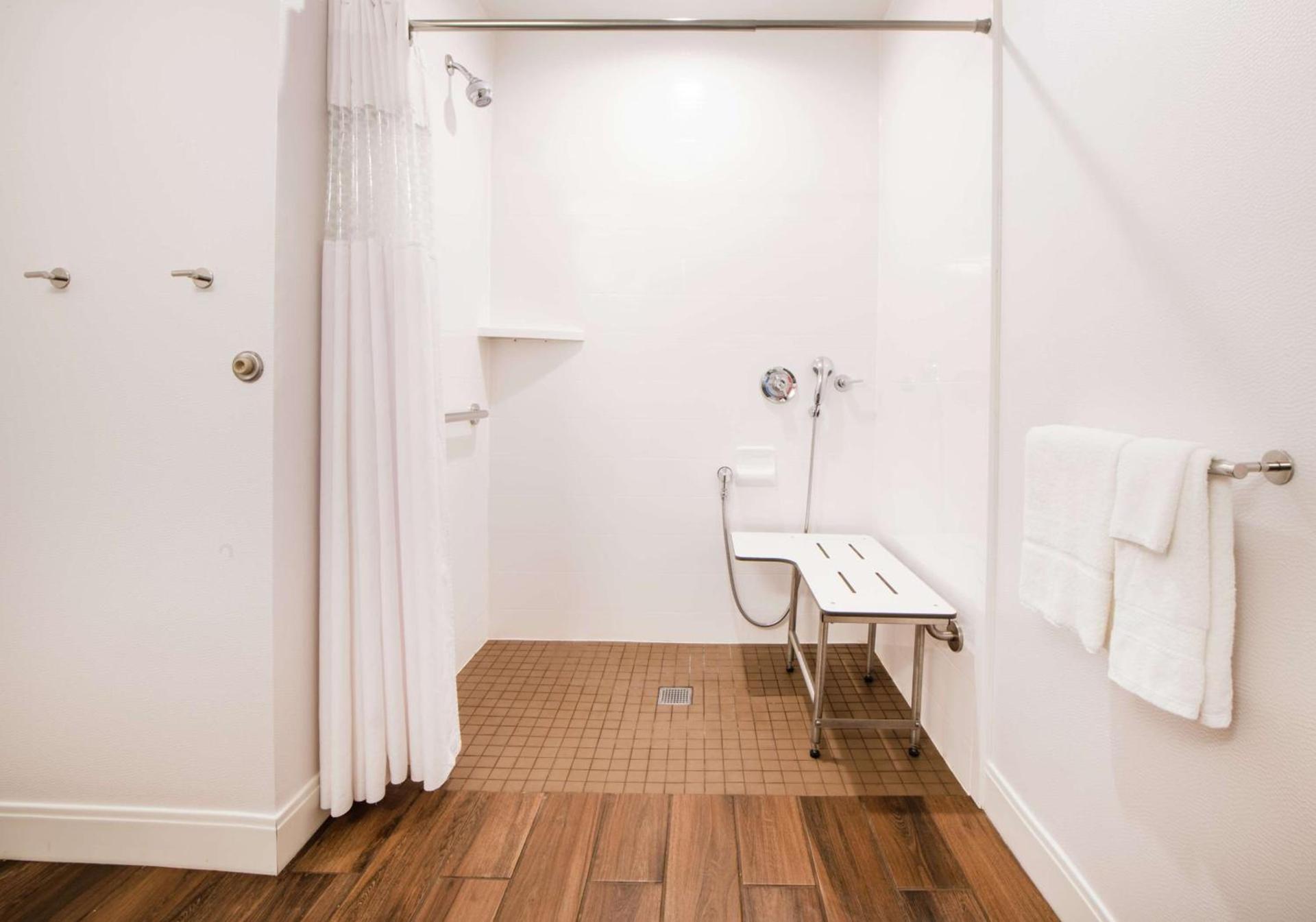 Hampton Inn Cleveland-Solon photo 28