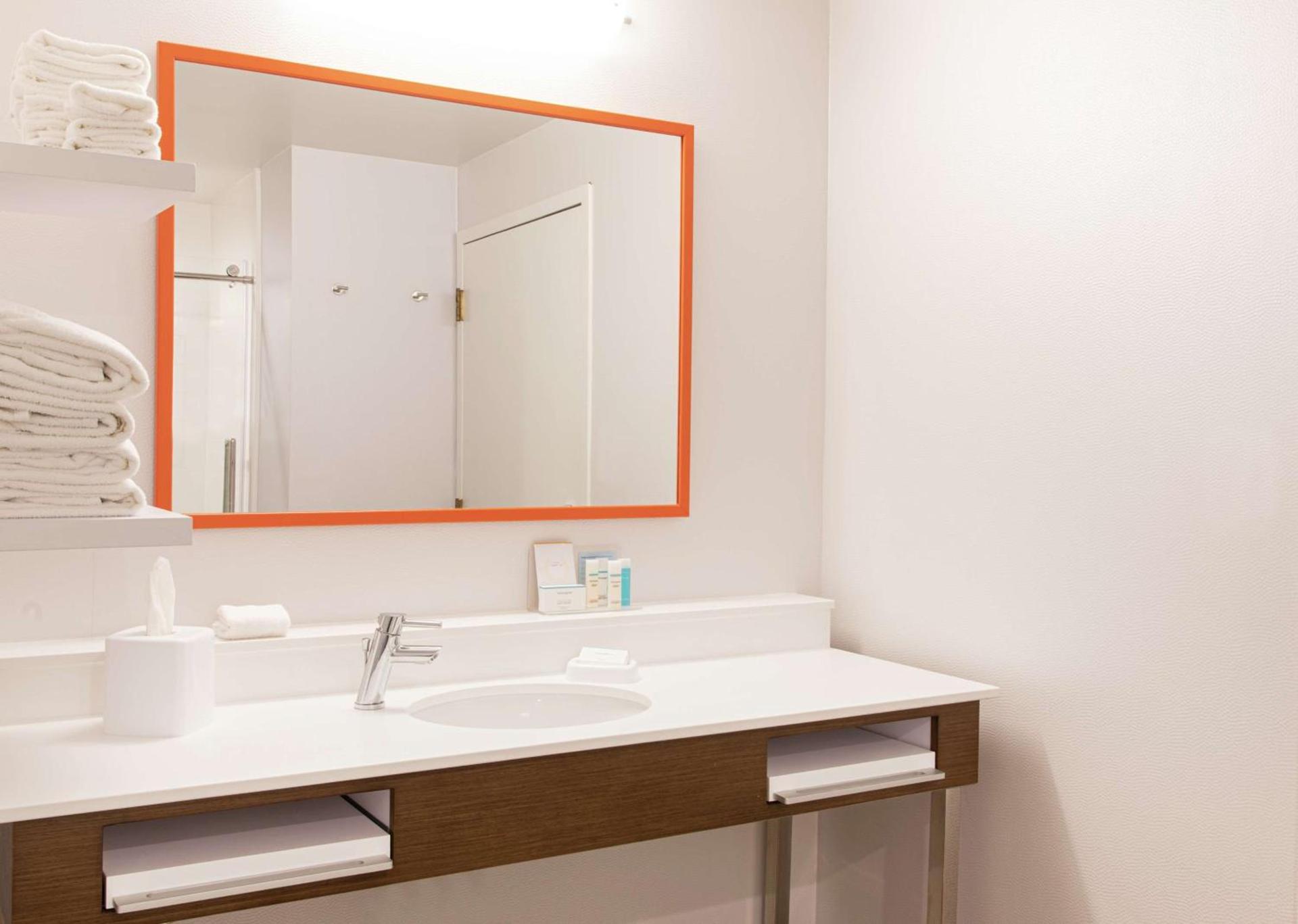 Hampton Inn Cleveland-Solon photo 32