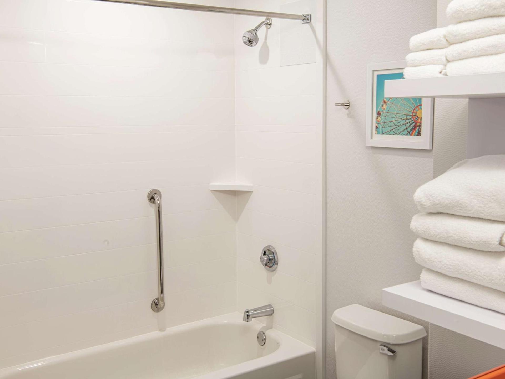 Hampton Inn Cleveland-Solon photo 33
