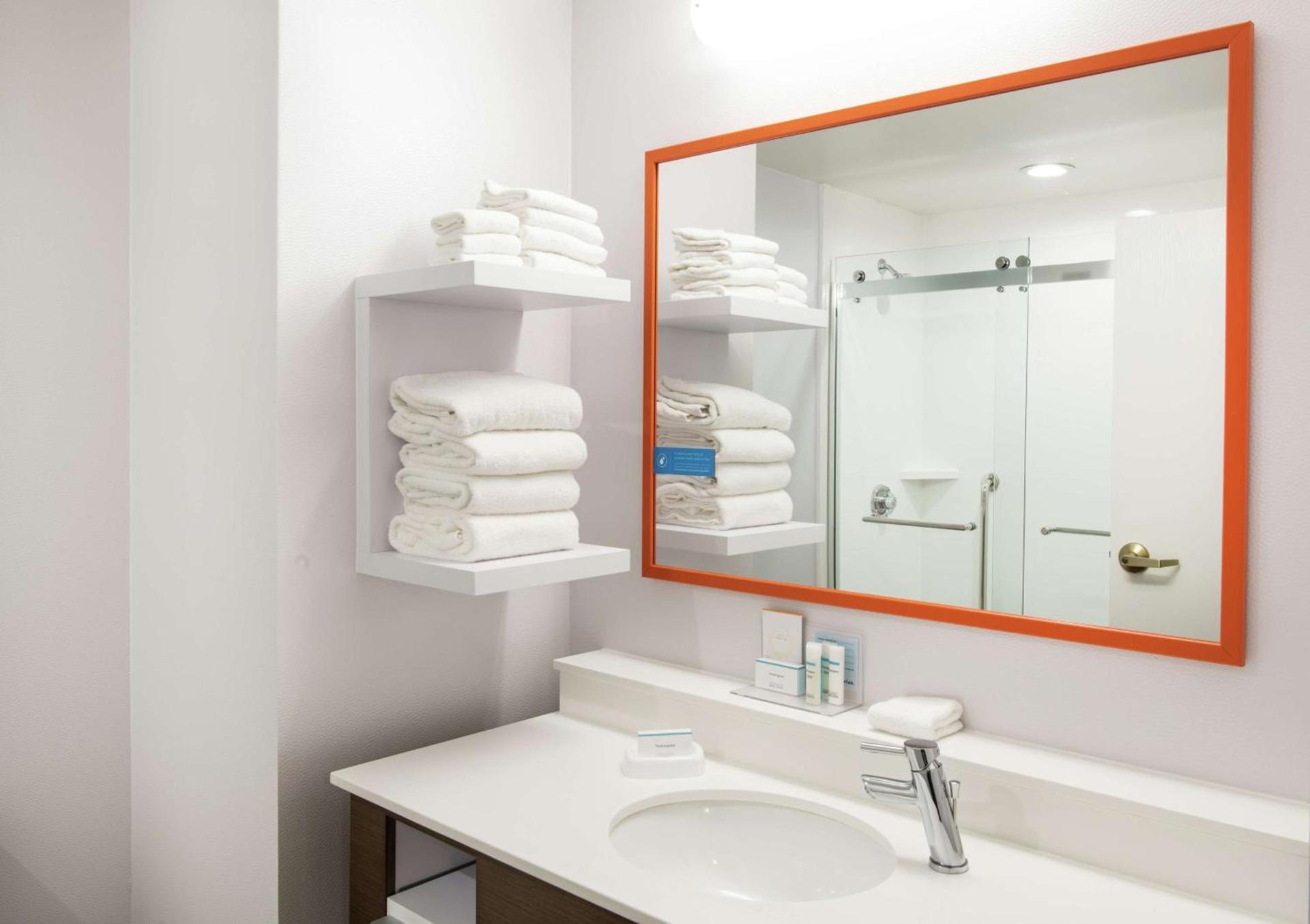 Hampton Inn Cleveland-Solon photo 35