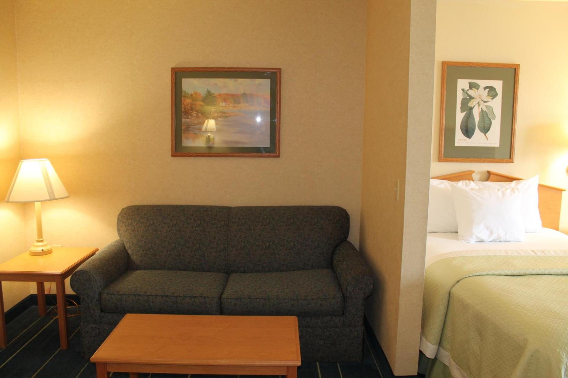 Days Inn & Suites by Wyndham Bridgeport - Clarksburg photo 29