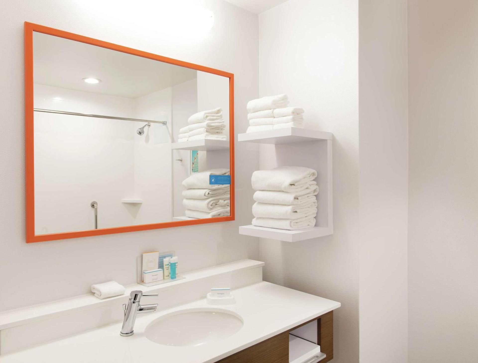 Hampton Inn Cleveland-Solon photo 39