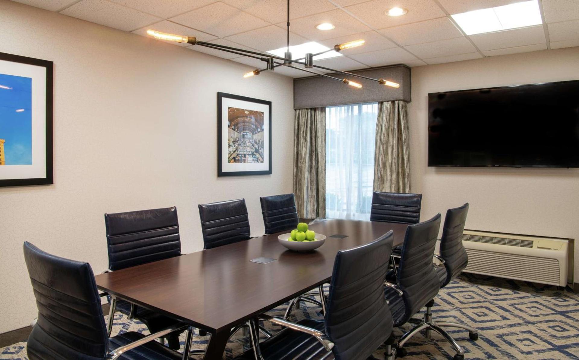 Hampton Inn Cleveland-Solon photo 43