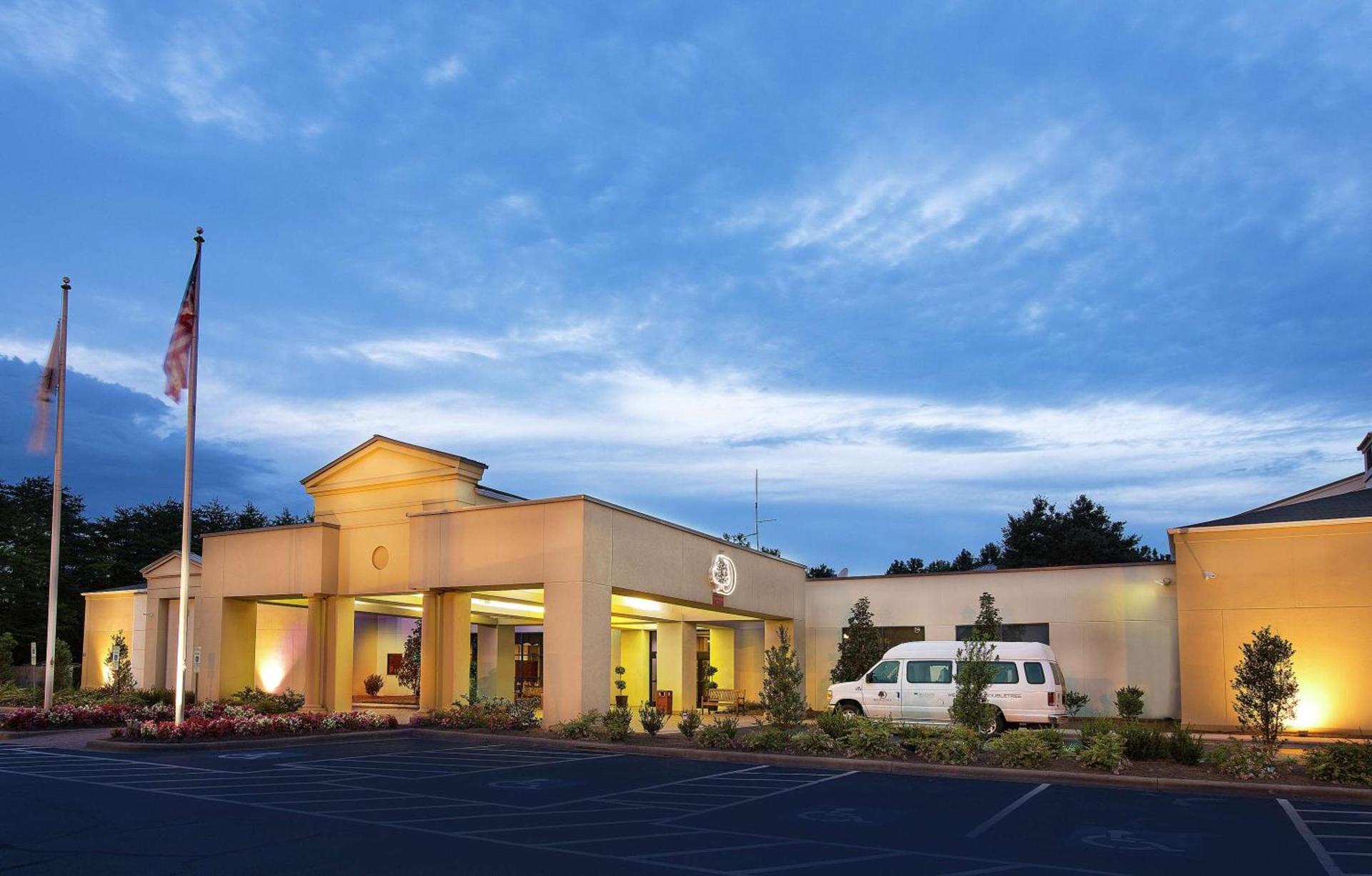 DoubleTree by Hilton Charlotte Airport photo 2
