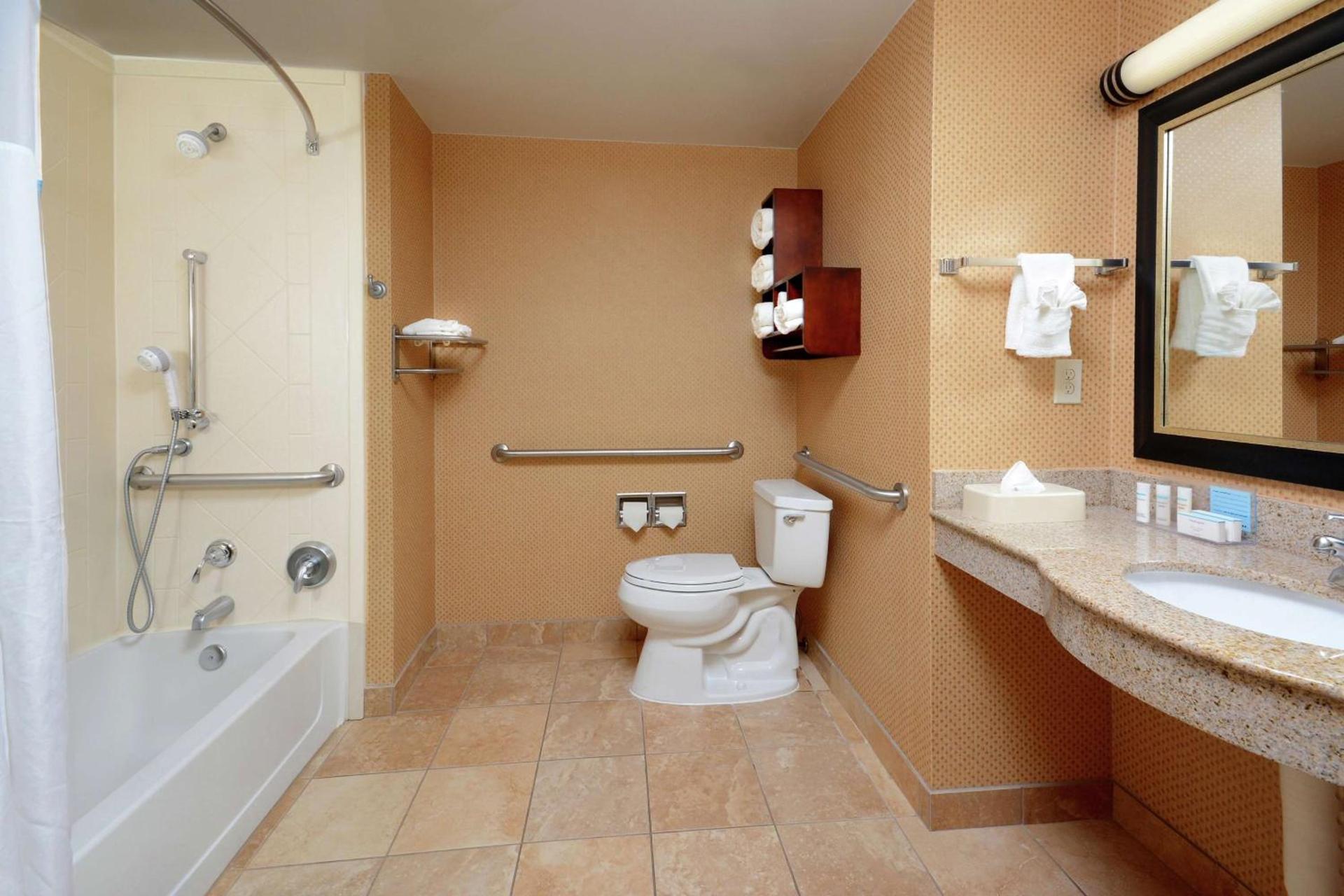 Hampton Inn & Suites Huntersville photo 13
