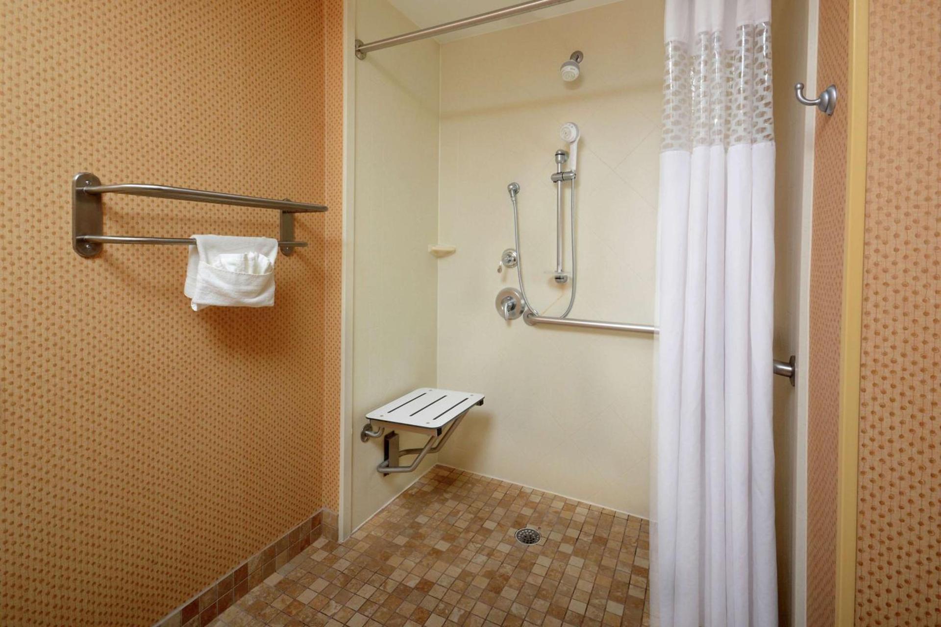Hampton Inn & Suites Huntersville photo 28