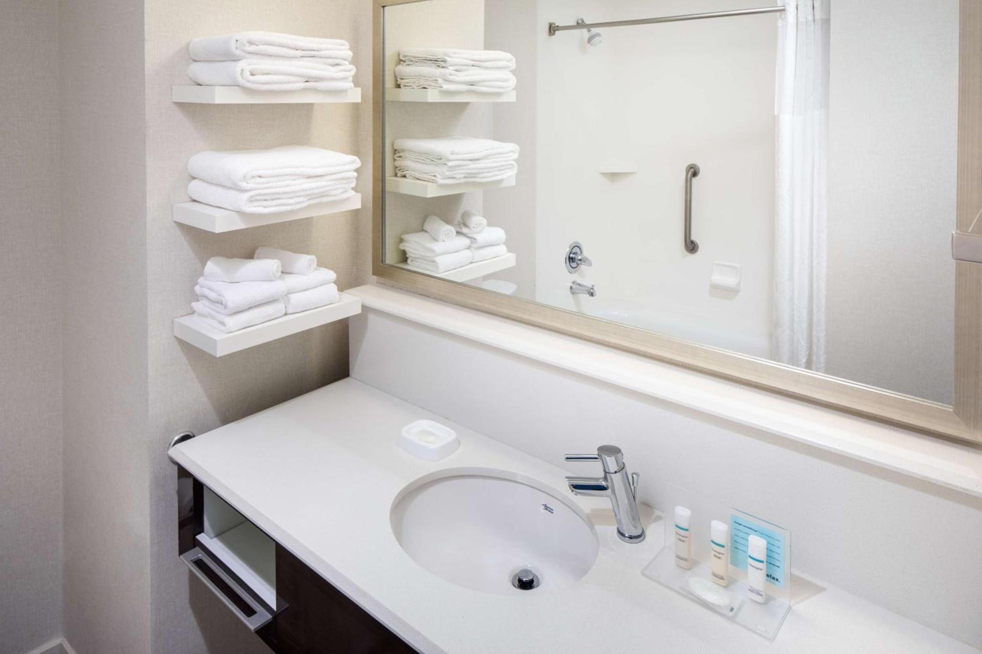 Hampton Inn & Suites Charlotte/Ballantyne, Nc photo 26