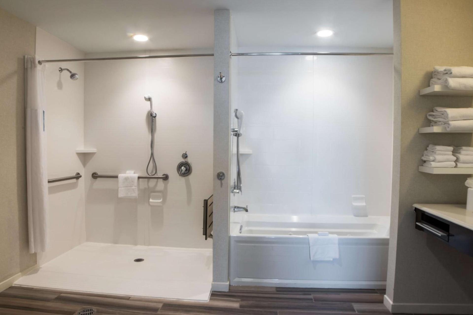 Hampton Inn & Suites Charlotte/Ballantyne, Nc photo 39
