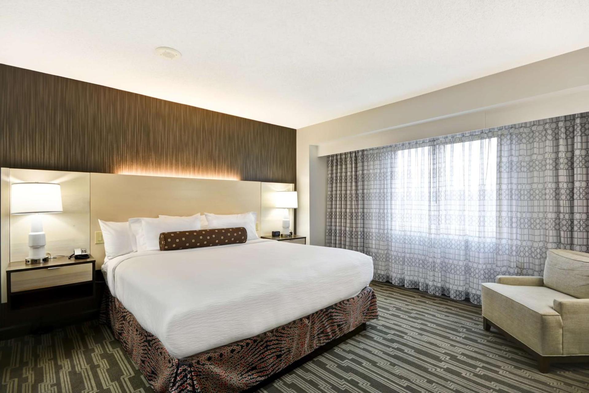 Embassy Suites Charlotte photo 17