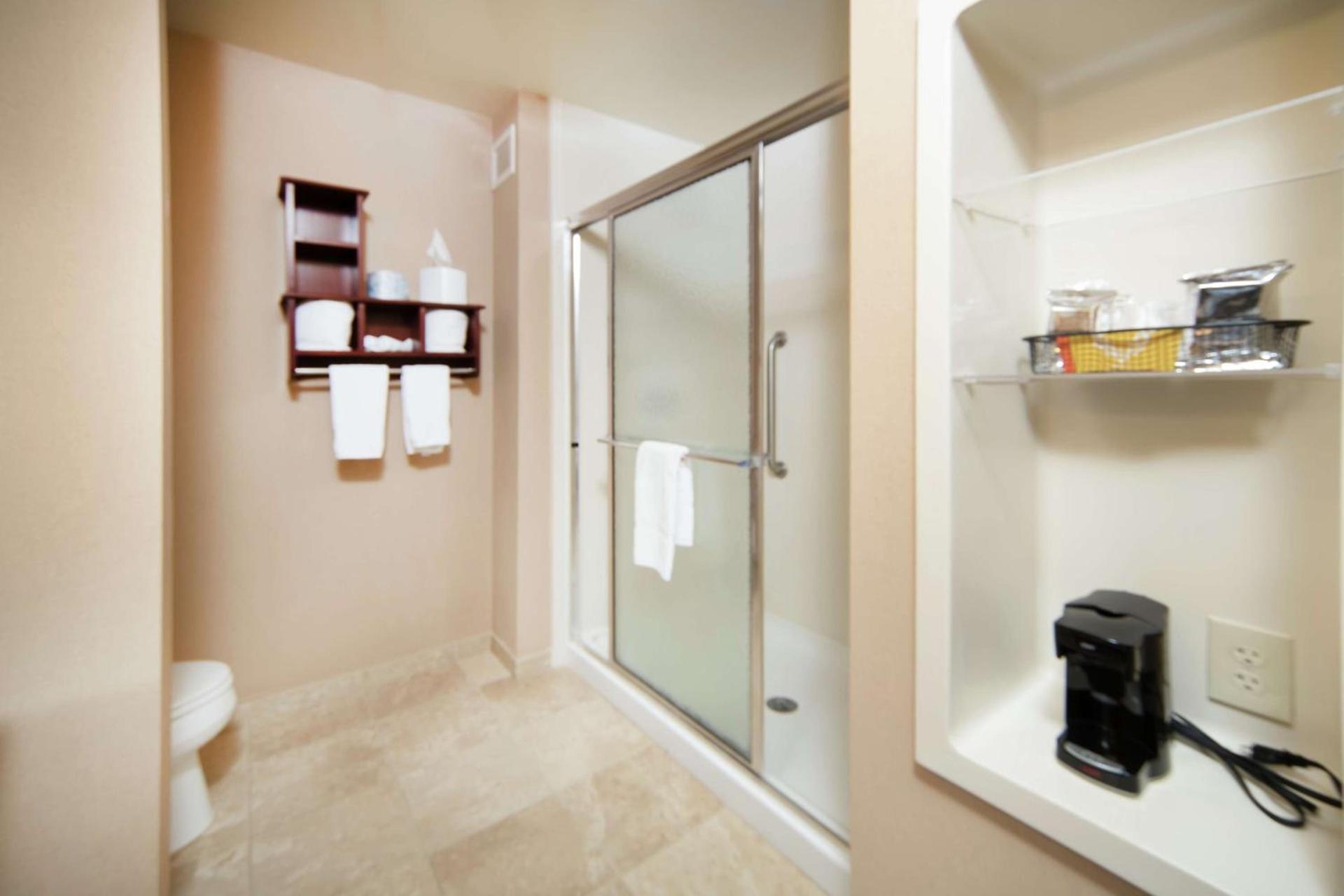 Hampton Inn & Suites Greensburg photo 3