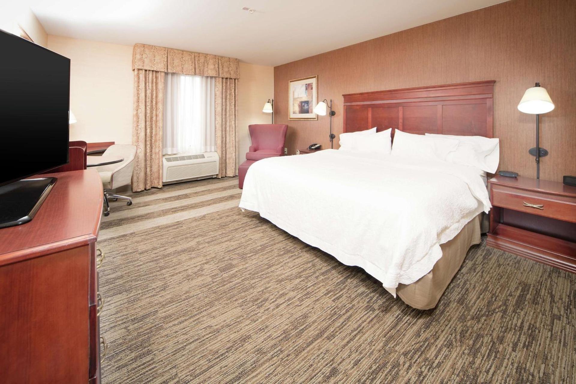 Hampton Inn & Suites Greensburg photo 11