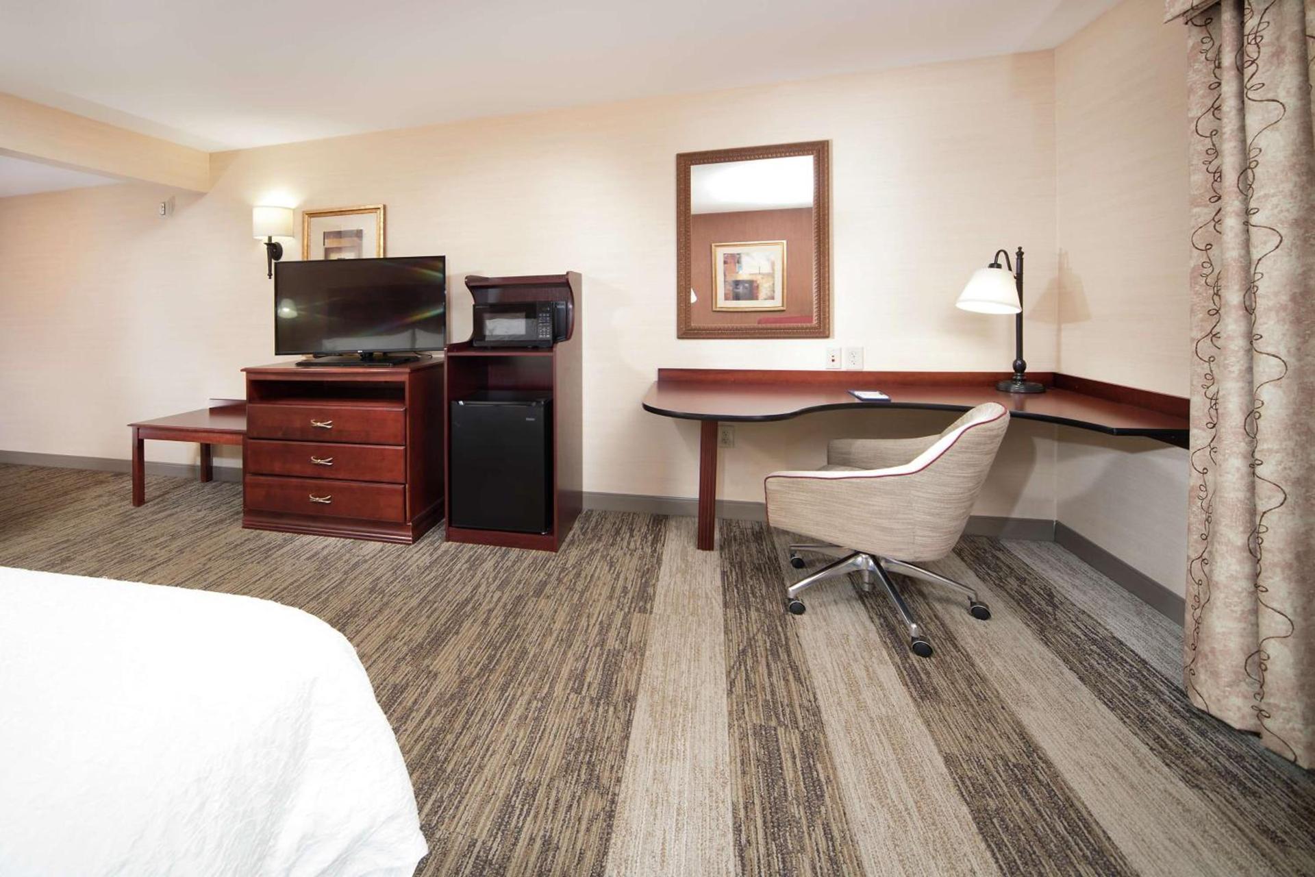 Hampton Inn & Suites Greensburg photo 8