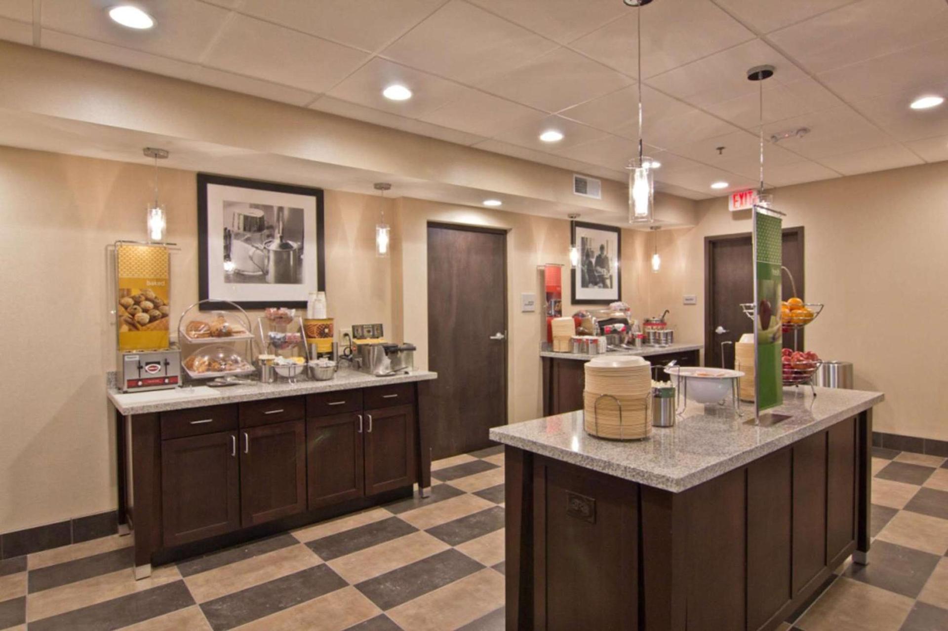 Hampton Inn Columbus-South photo 6