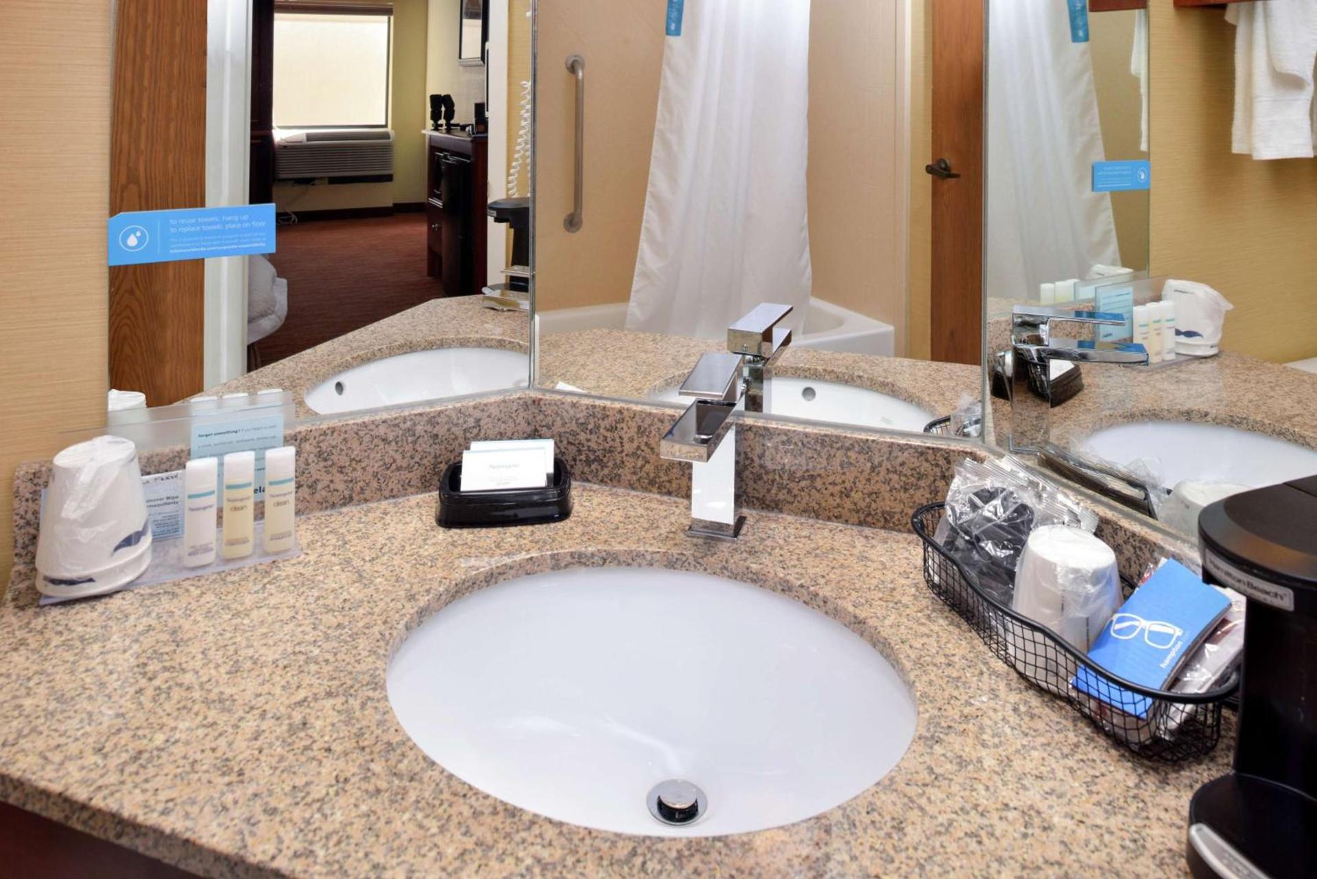 Spark by Hilton Columbus East Pickerington photo 31