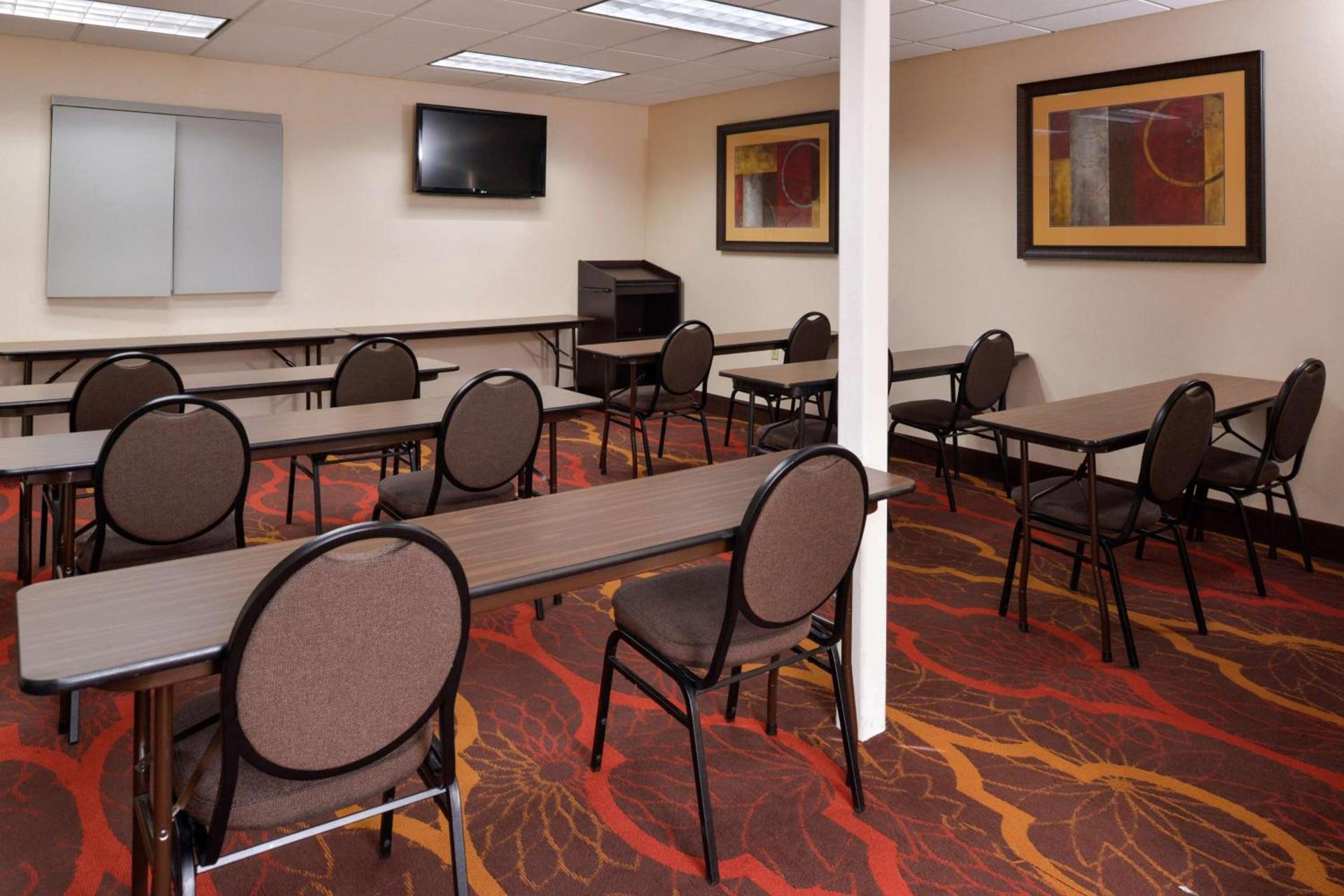 Spark by Hilton Columbus East Pickerington photo 39