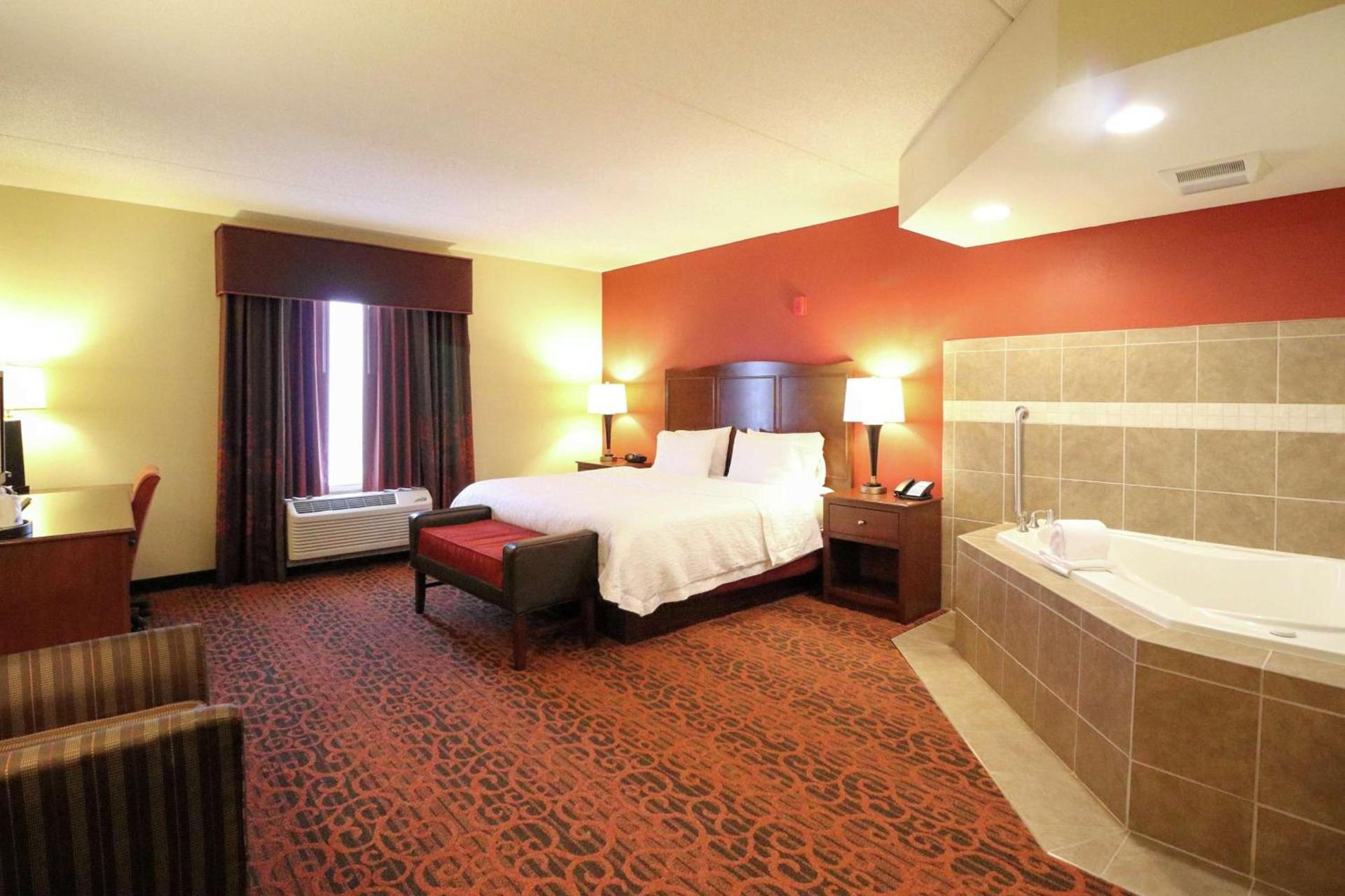 Hampton Inn Columbus-South photo 18