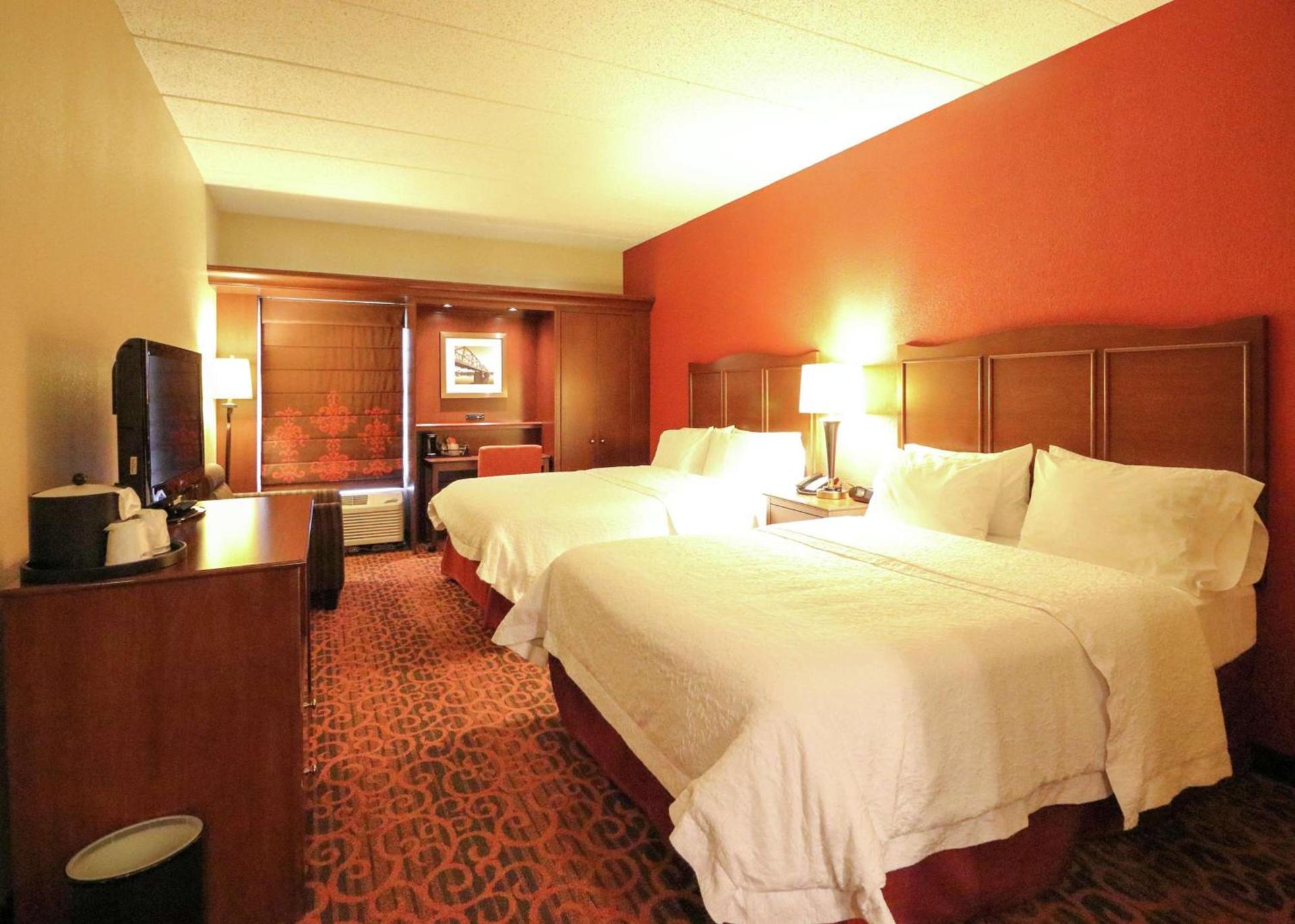 Hampton Inn Columbus-South photo 21