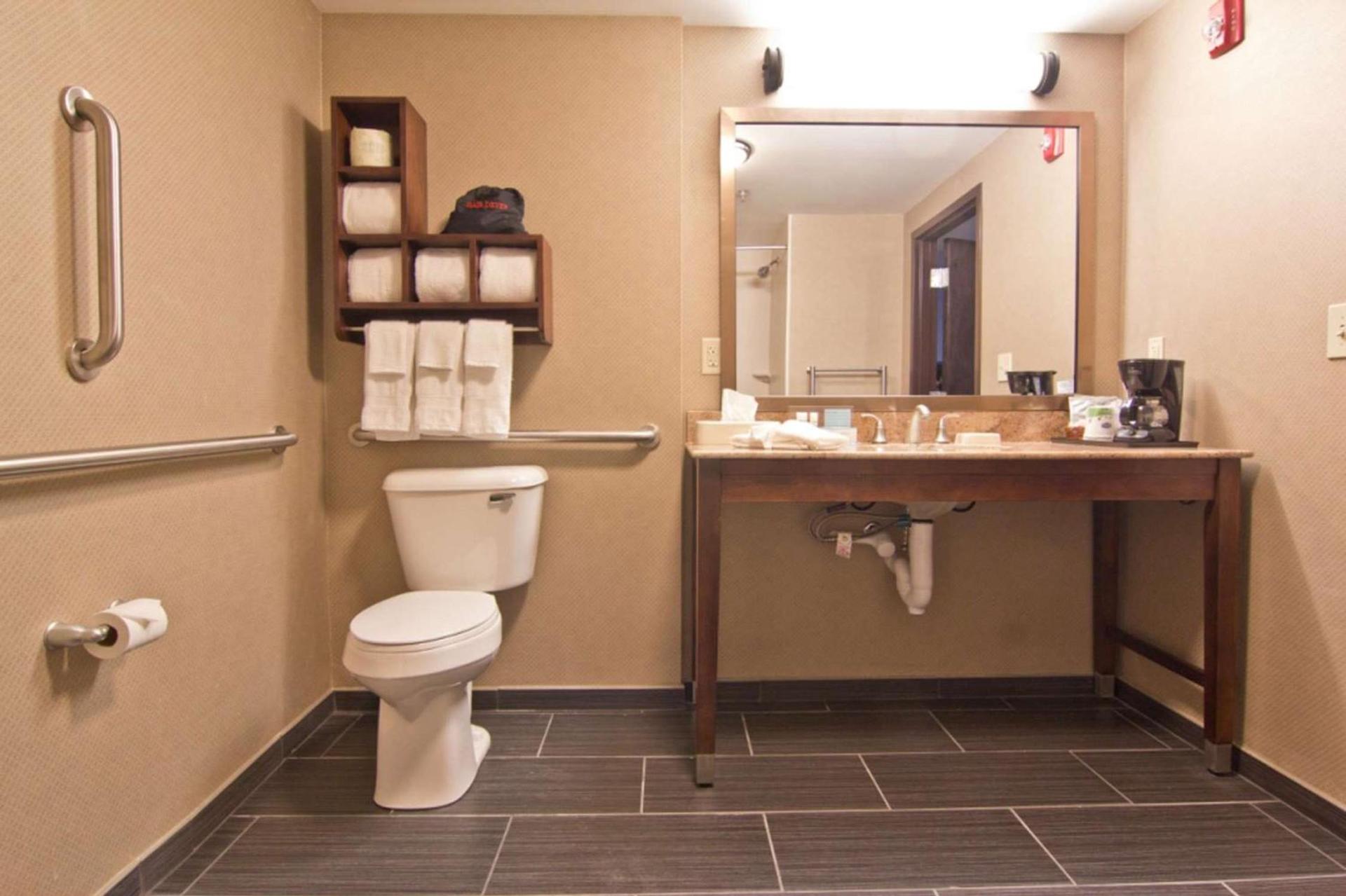Hampton Inn Columbus-South photo 35