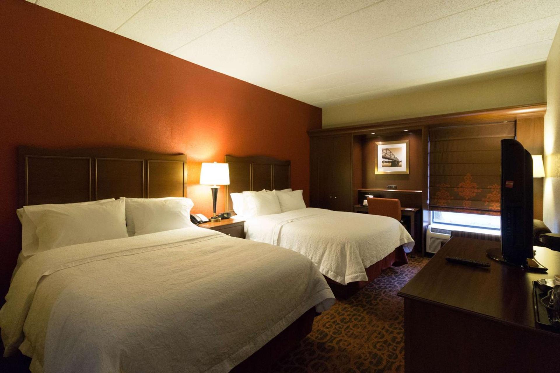 Hampton Inn Columbus-South photo 40