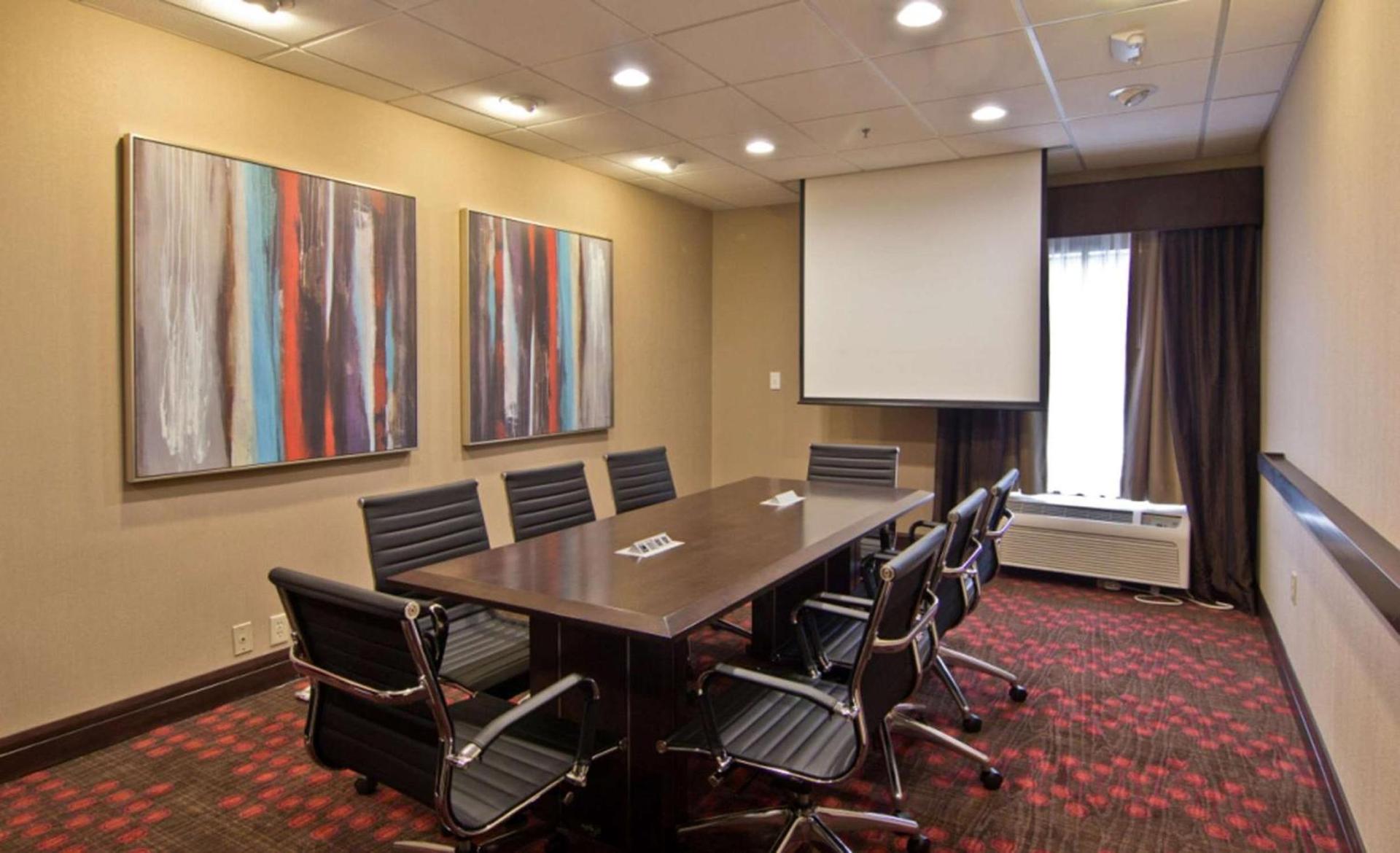 Hampton Inn Columbus-South photo 41
