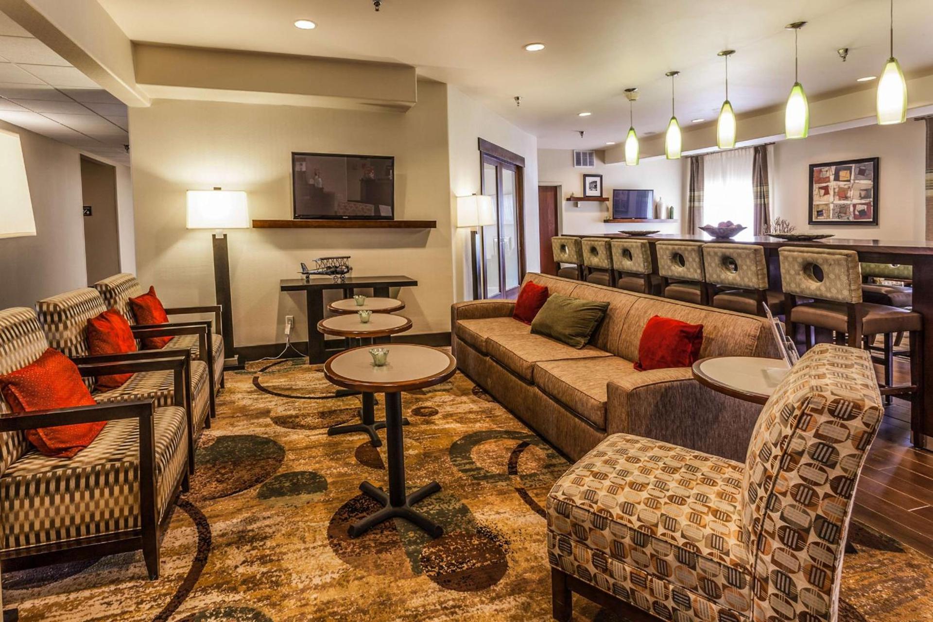 Hampton Inn Colorado Springs-Airport photo 4