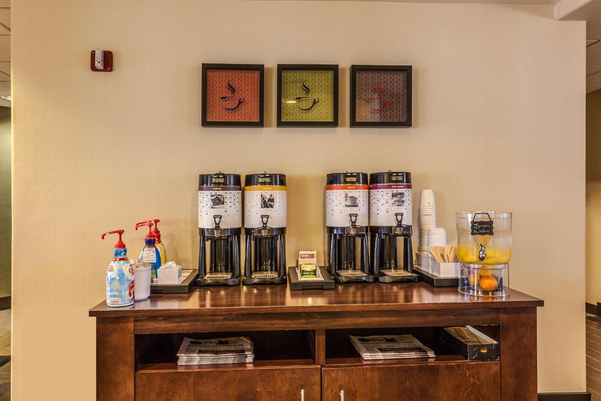 Hampton Inn Colorado Springs-Airport photo 10
