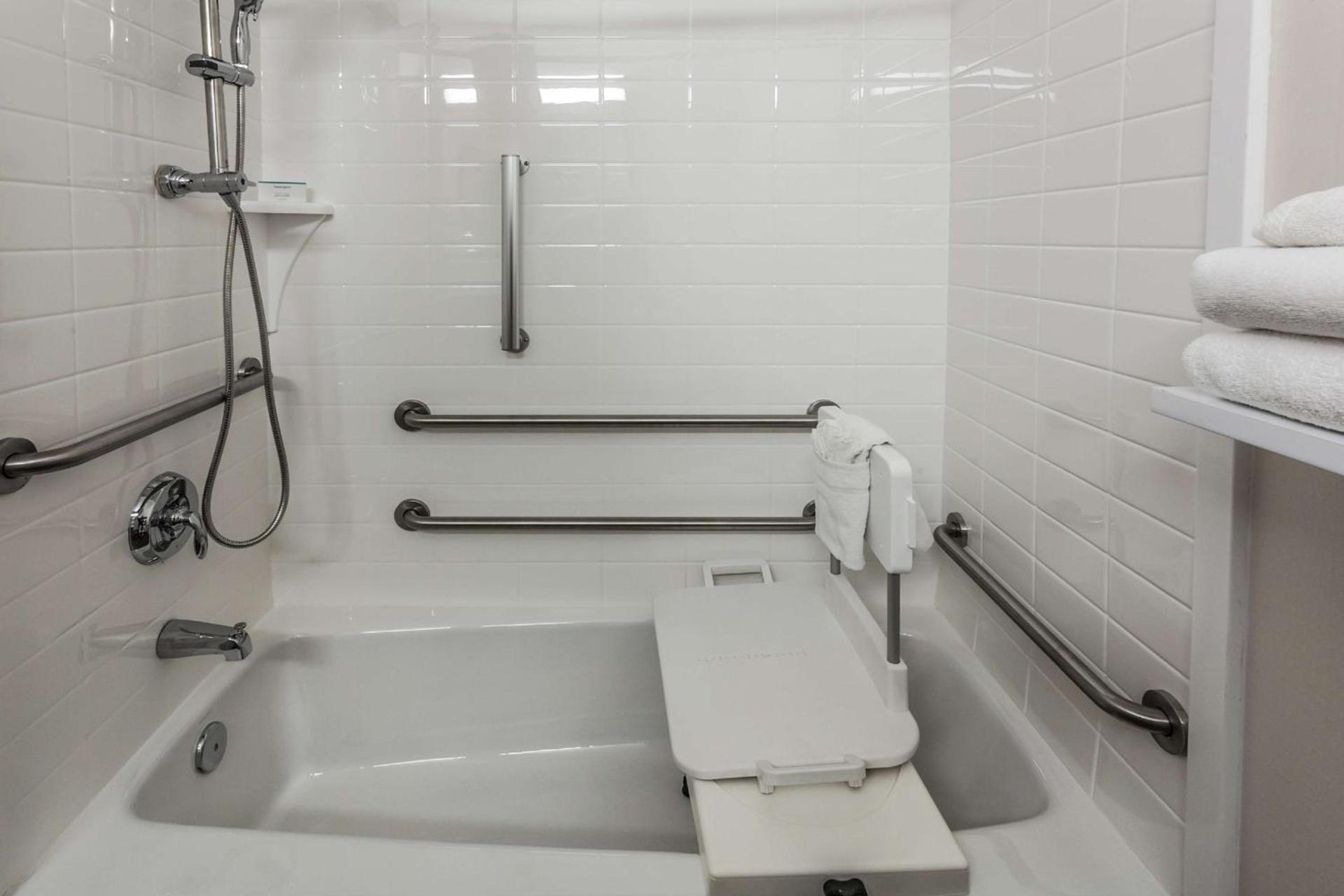 Hampton Inn Colorado Springs-Airport photo 13