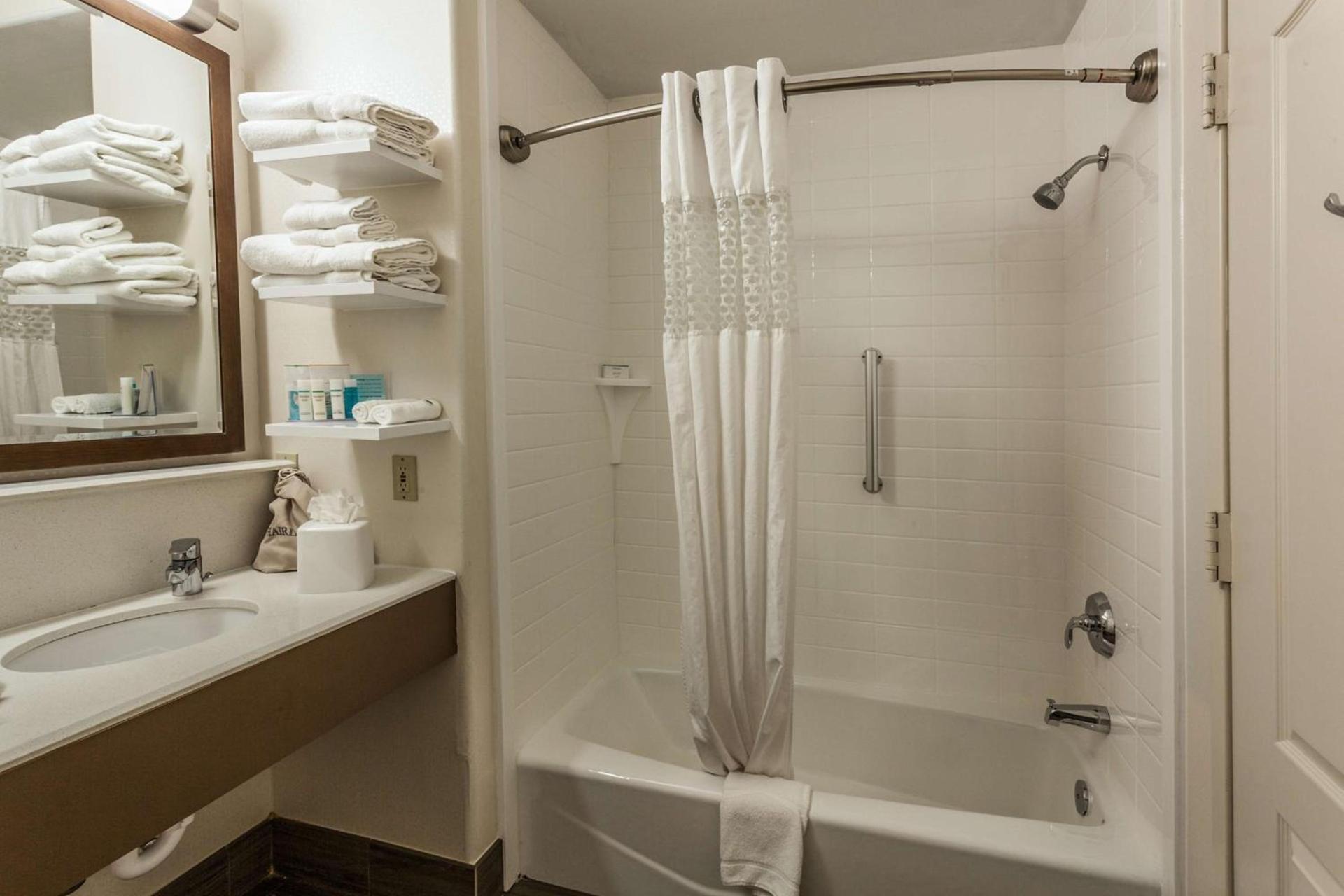 Hampton Inn Colorado Springs-Airport photo 19