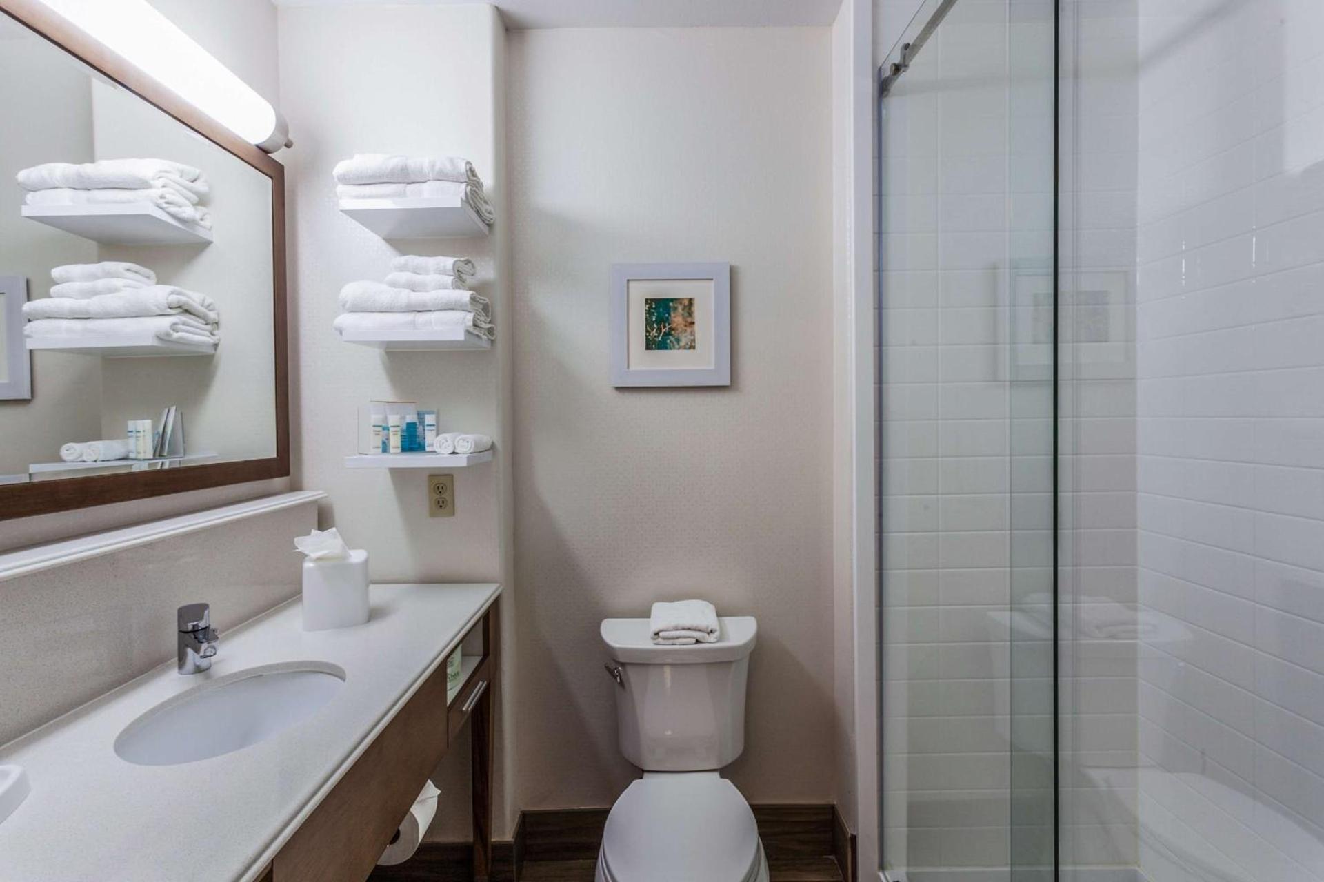 Hampton Inn Colorado Springs-Airport photo 21