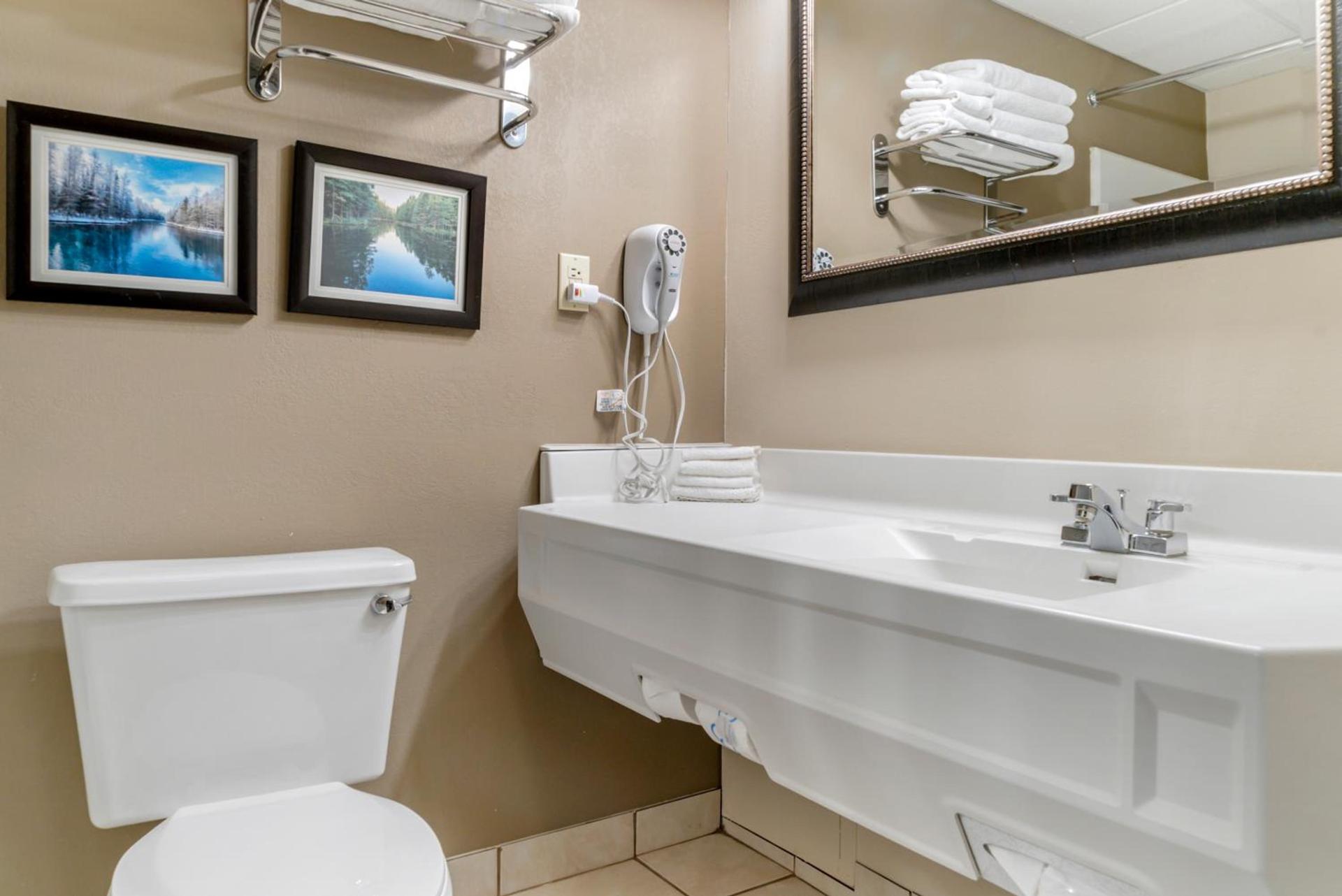 Comfort Inn Manistique photo 8