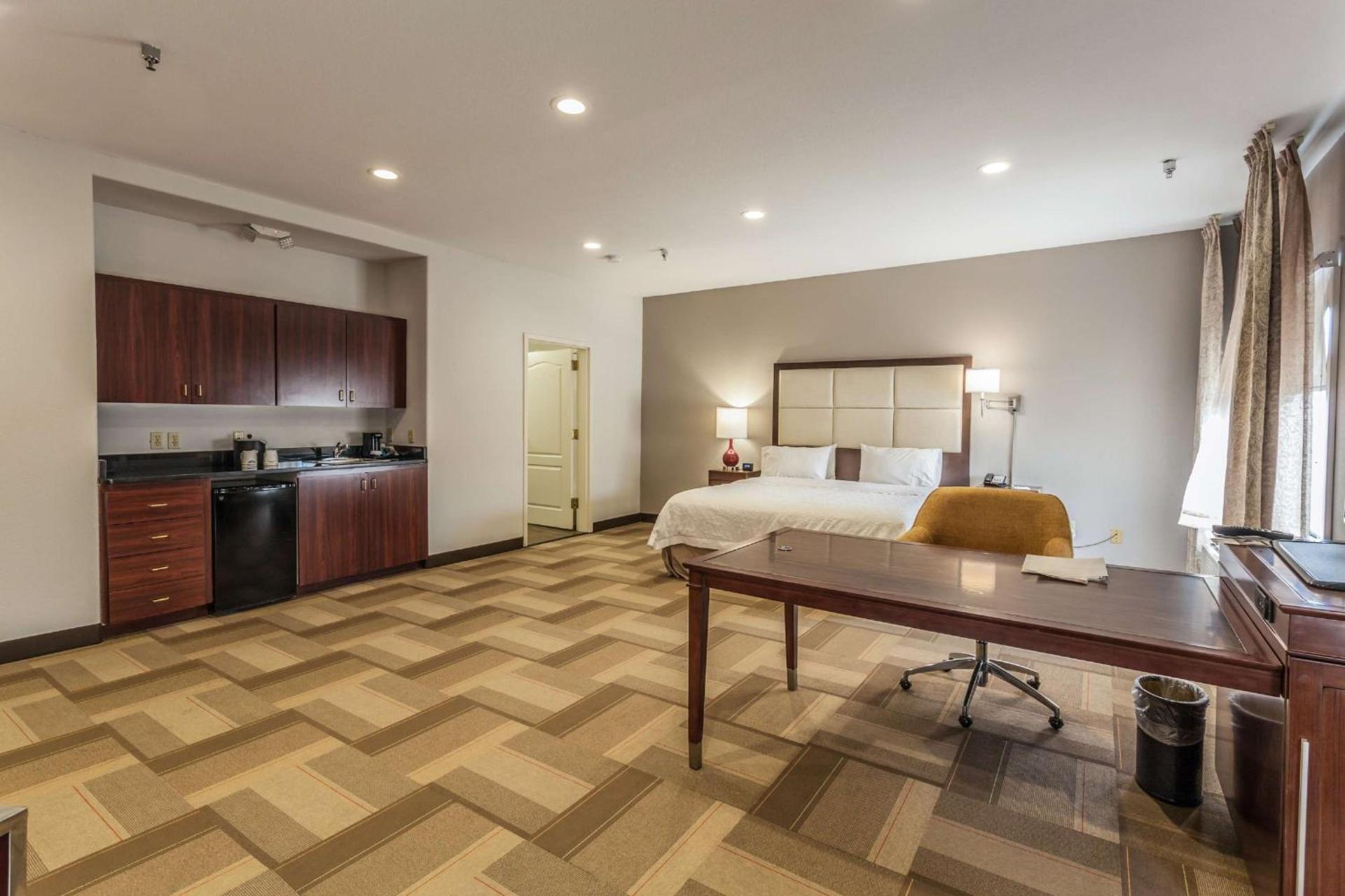 Hampton Inn Colorado Springs-Airport photo 26