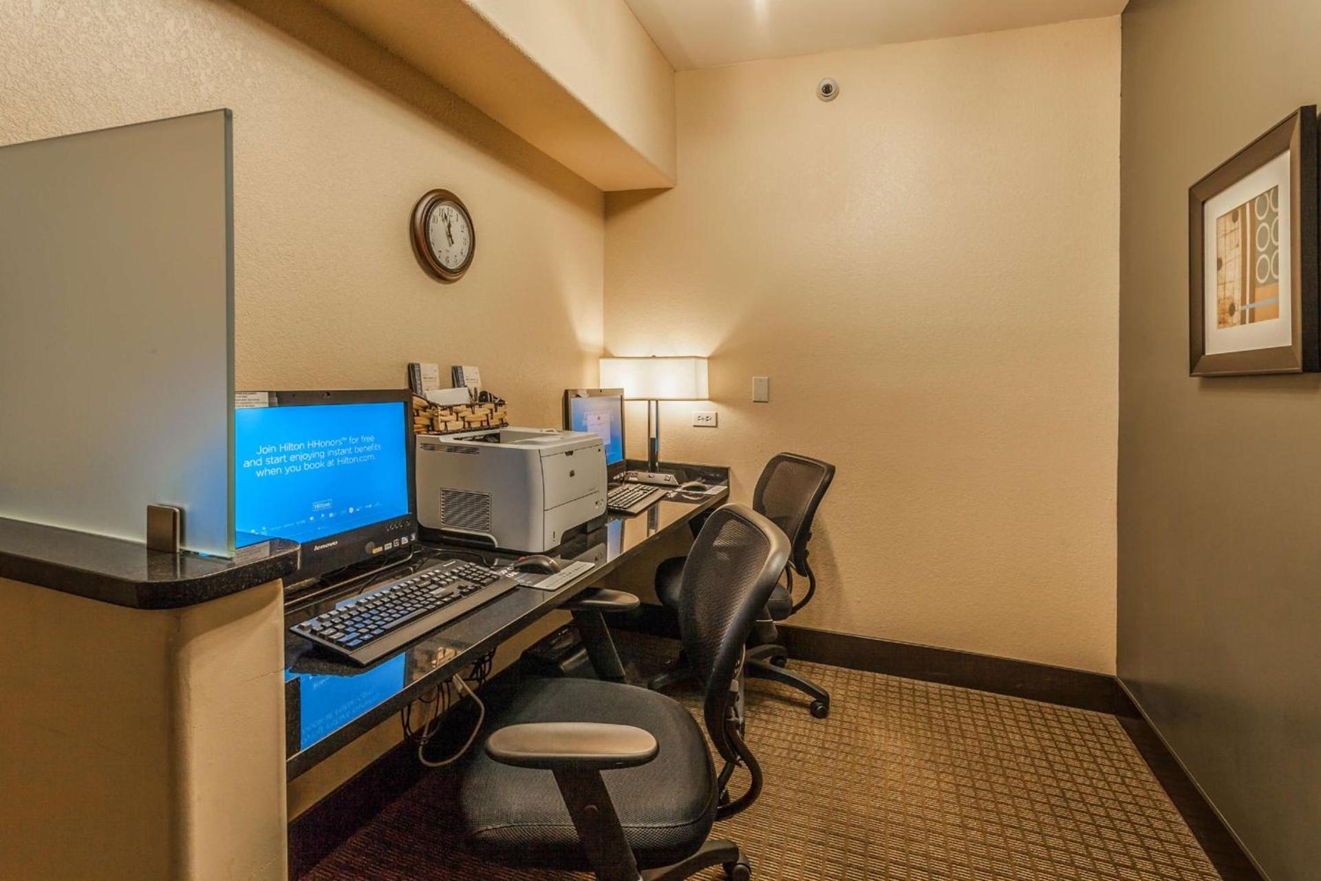 Hampton Inn Colorado Springs-Airport photo 27