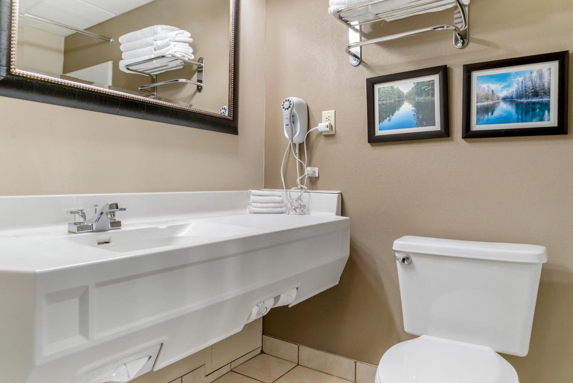 Comfort Inn Manistique photo 11