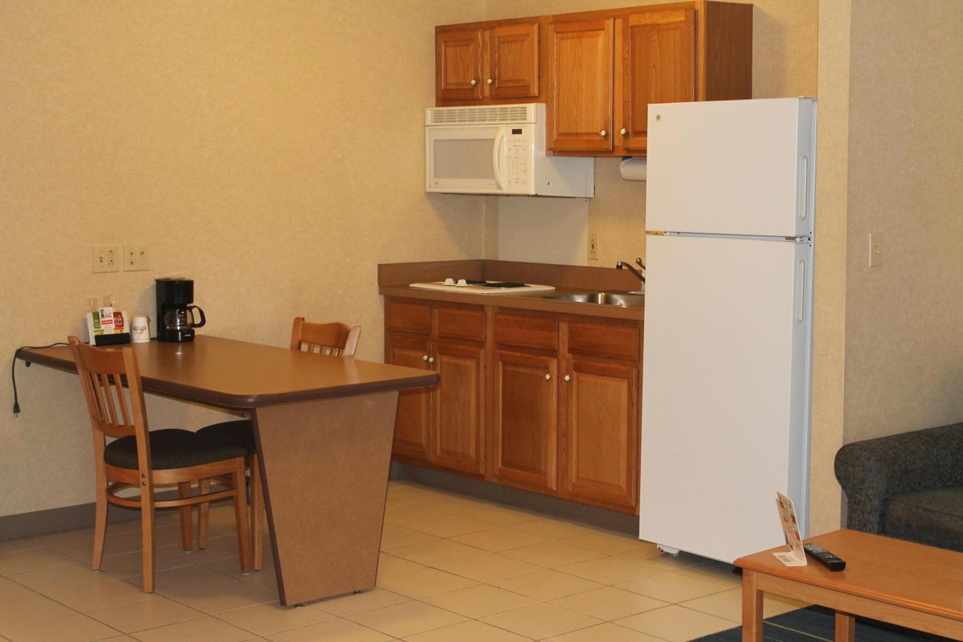 Days Inn & Suites by Wyndham Bridgeport - Clarksburg photo 39