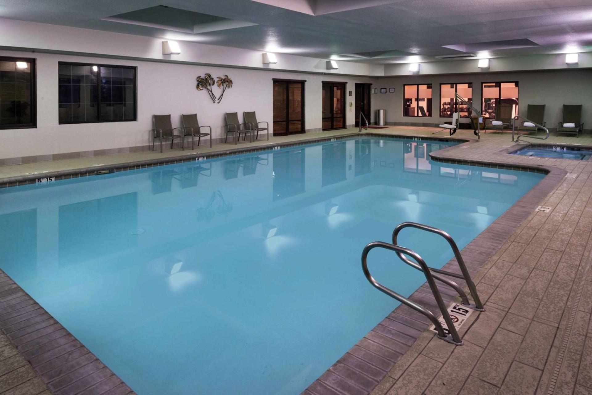 Hampton Inn & Suites Carson City photo 12