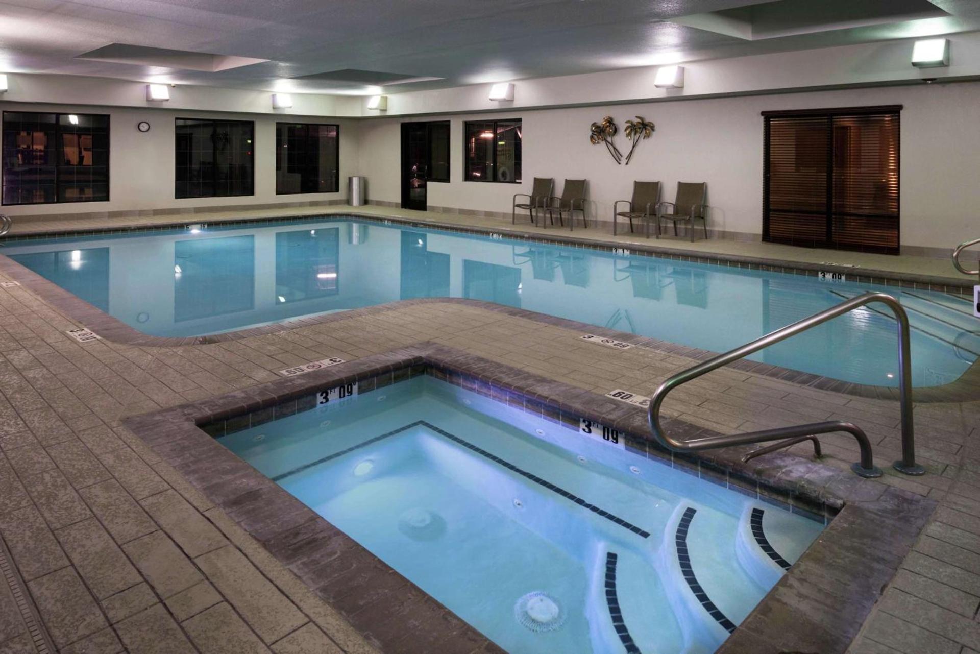Hampton Inn & Suites Carson City photo 13