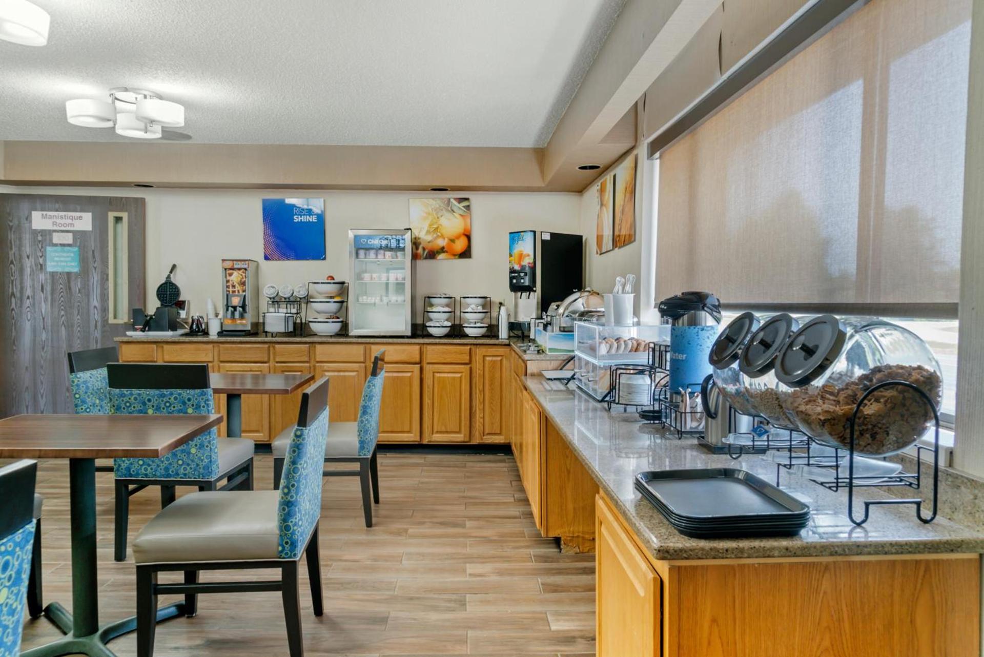 Comfort Inn Manistique photo 15