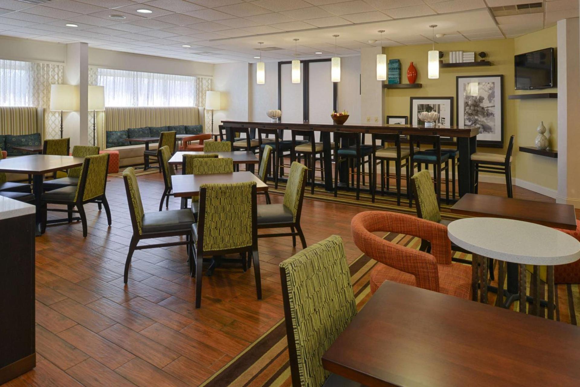 Hampton Inn Carbondale photo 8