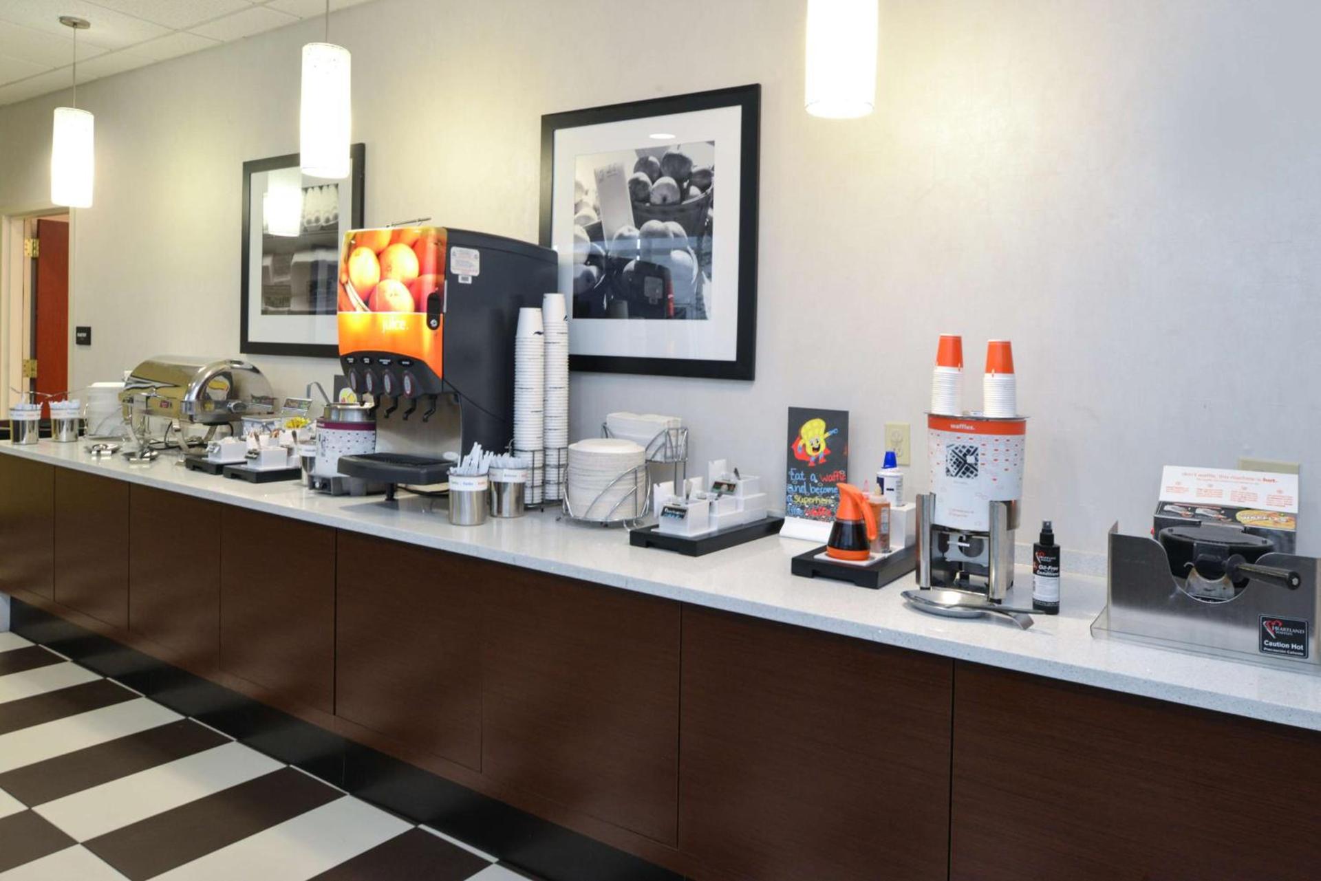 Hampton Inn Carbondale photo 9