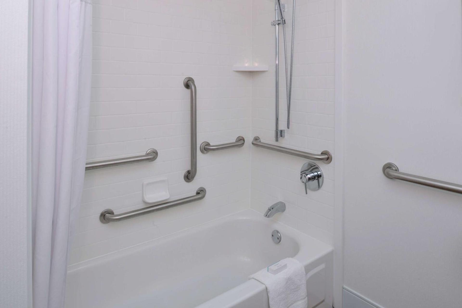 Hampton Inn Carbondale photo 18