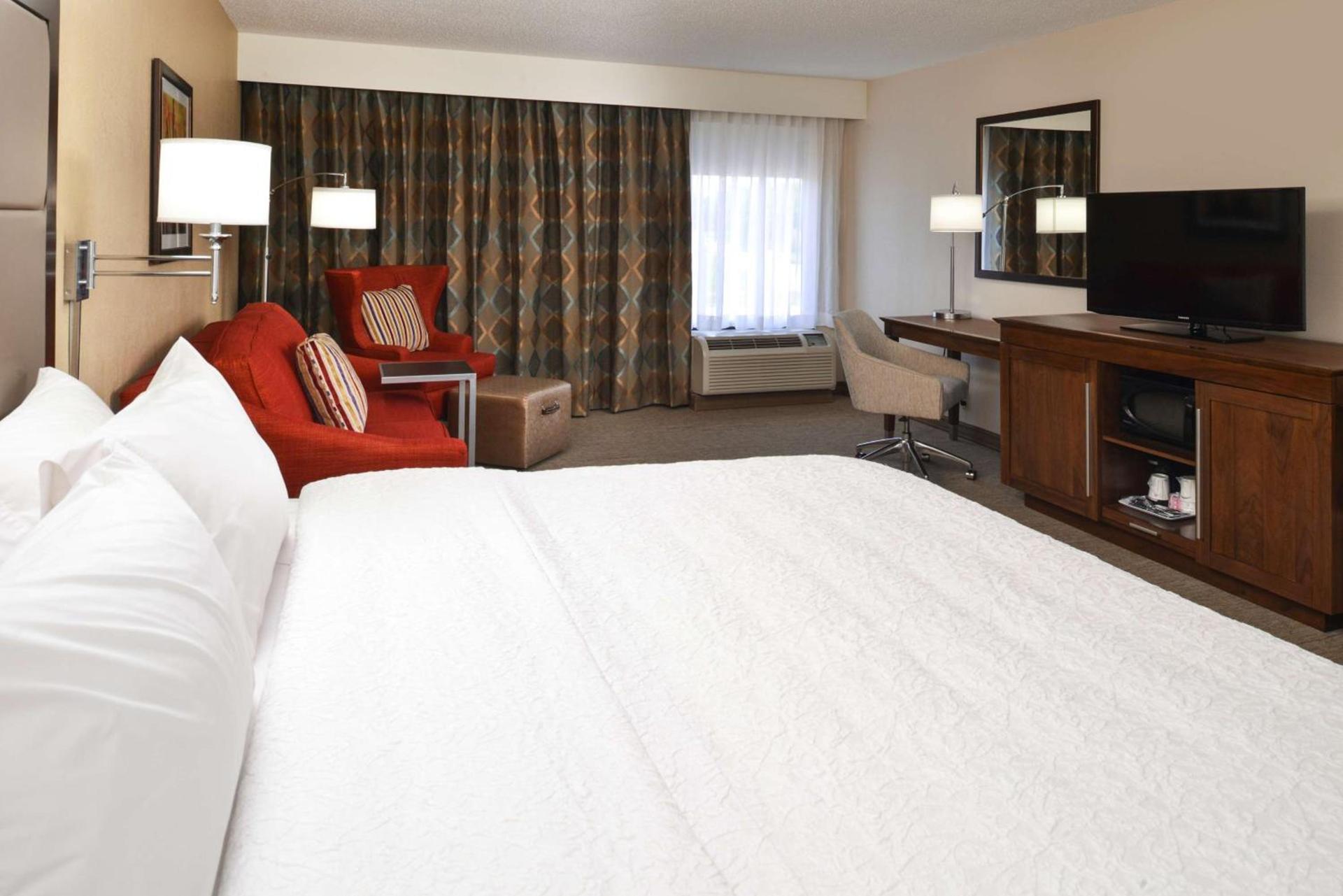 Hampton Inn Carbondale photo 27